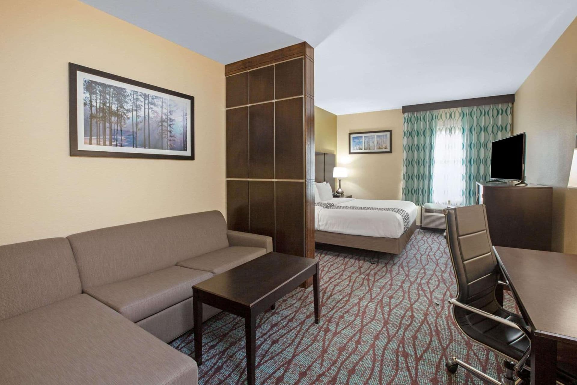 La Quinta Inn & Suites By Wyndham Houston Pasadena North gallery photo in Pasadena, TX — image 24