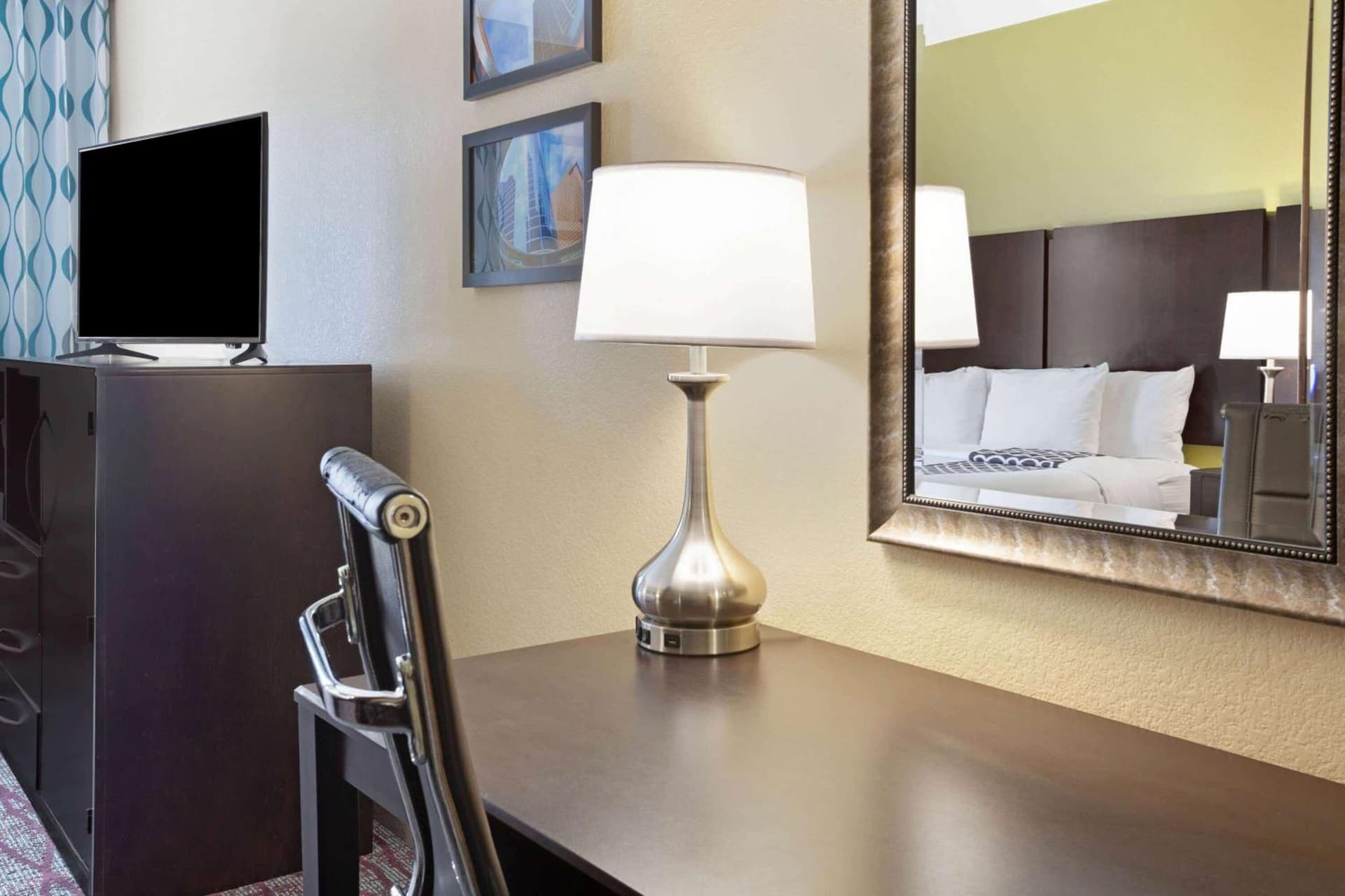 La Quinta Inn & Suites By Wyndham Houston Pasadena North gallery photo in Pasadena, TX — image 5