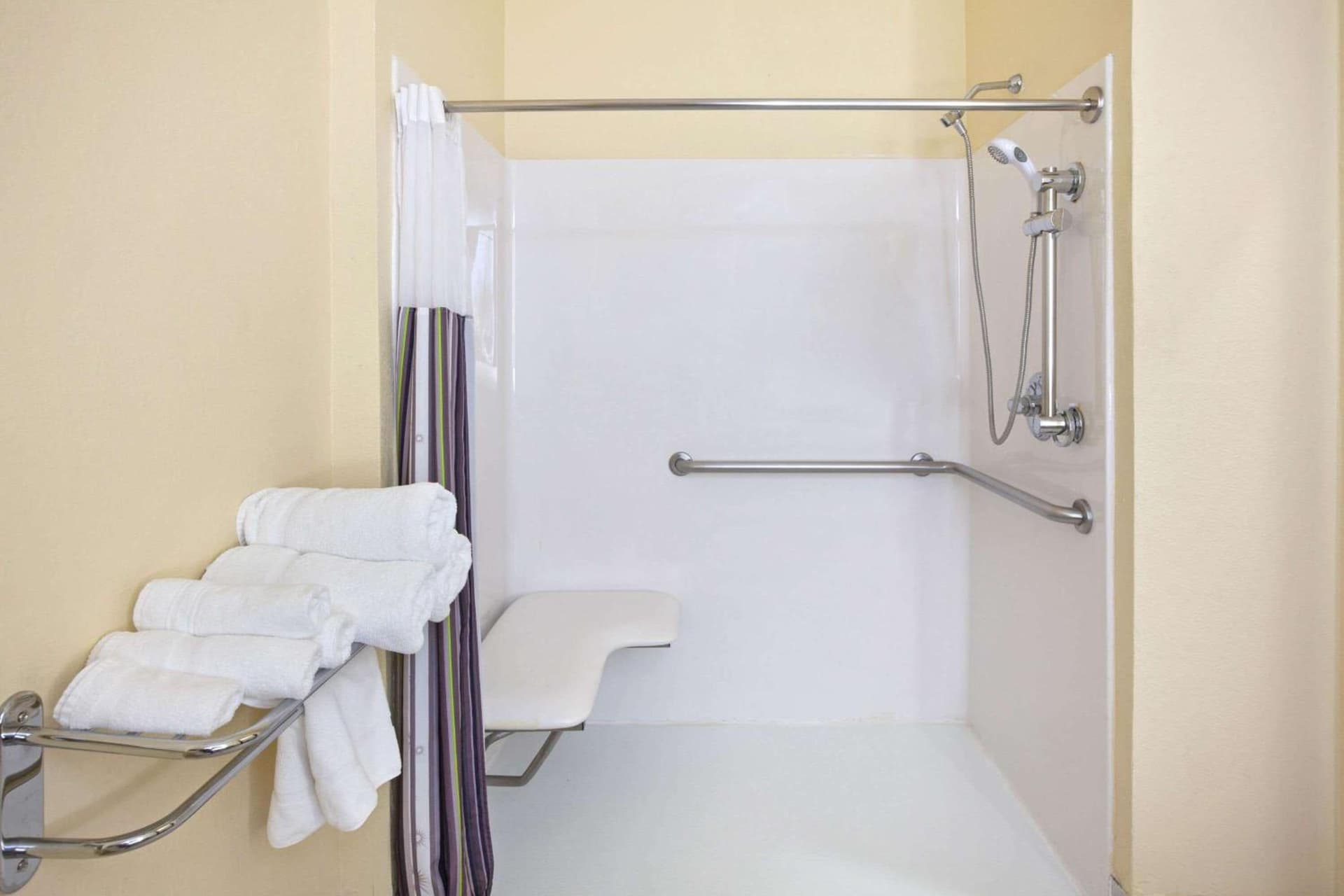 La Quinta Inn & Suites By Wyndham Houston Pasadena North gallery photo in Pasadena, TX — image 8