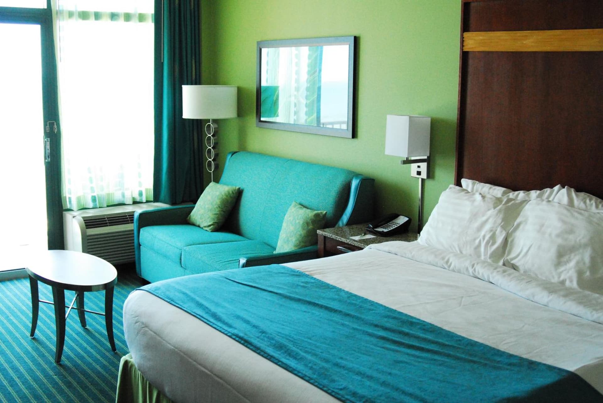 Holiday Inn & Suites Virginia Beach - North Beach by IHG gallery photo in Virginia Beach, VA — image 7