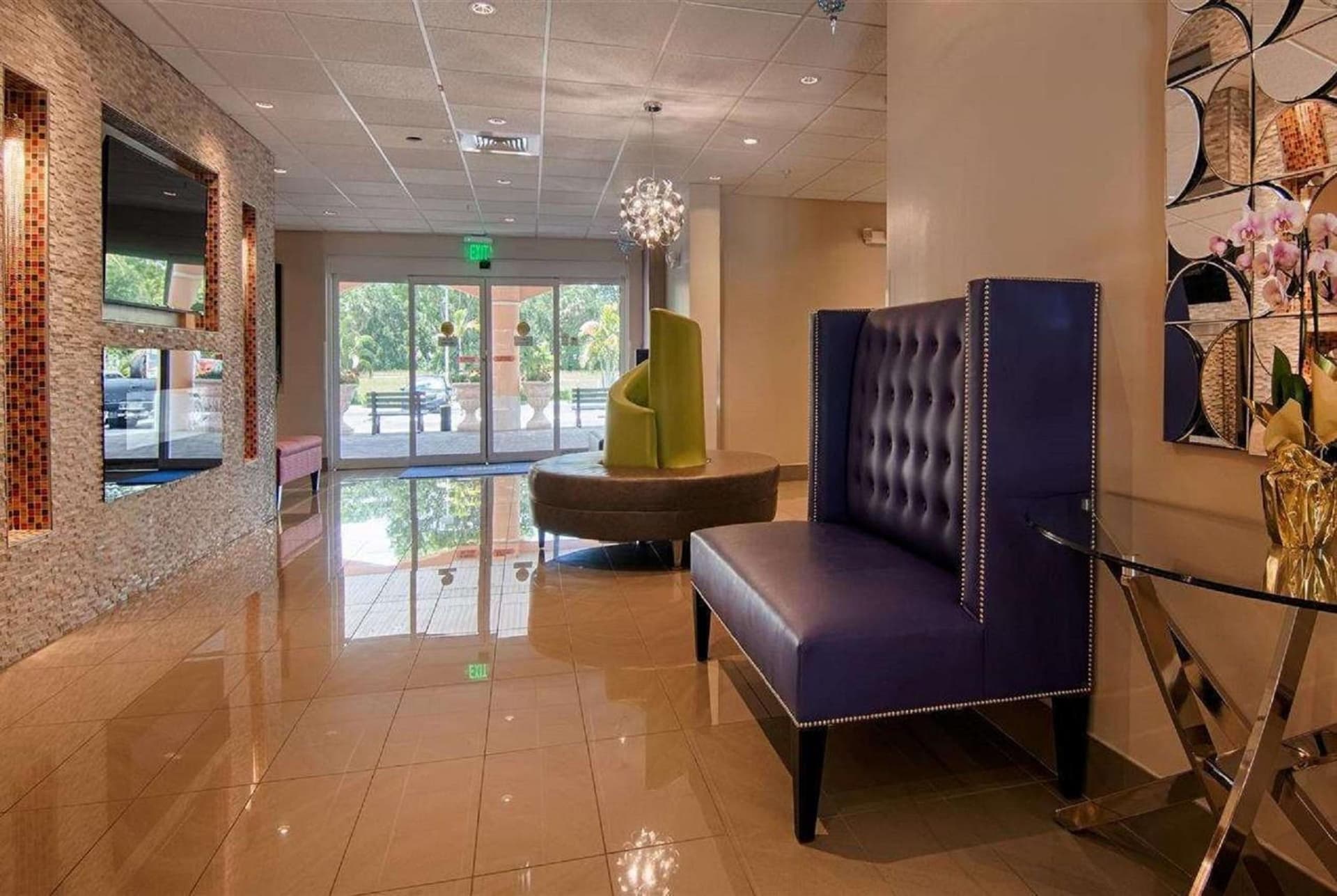 Days Inn & Suites by Wyndham Bonita Springs North Naples gallery photo in Bonita Springs, FL — image 10