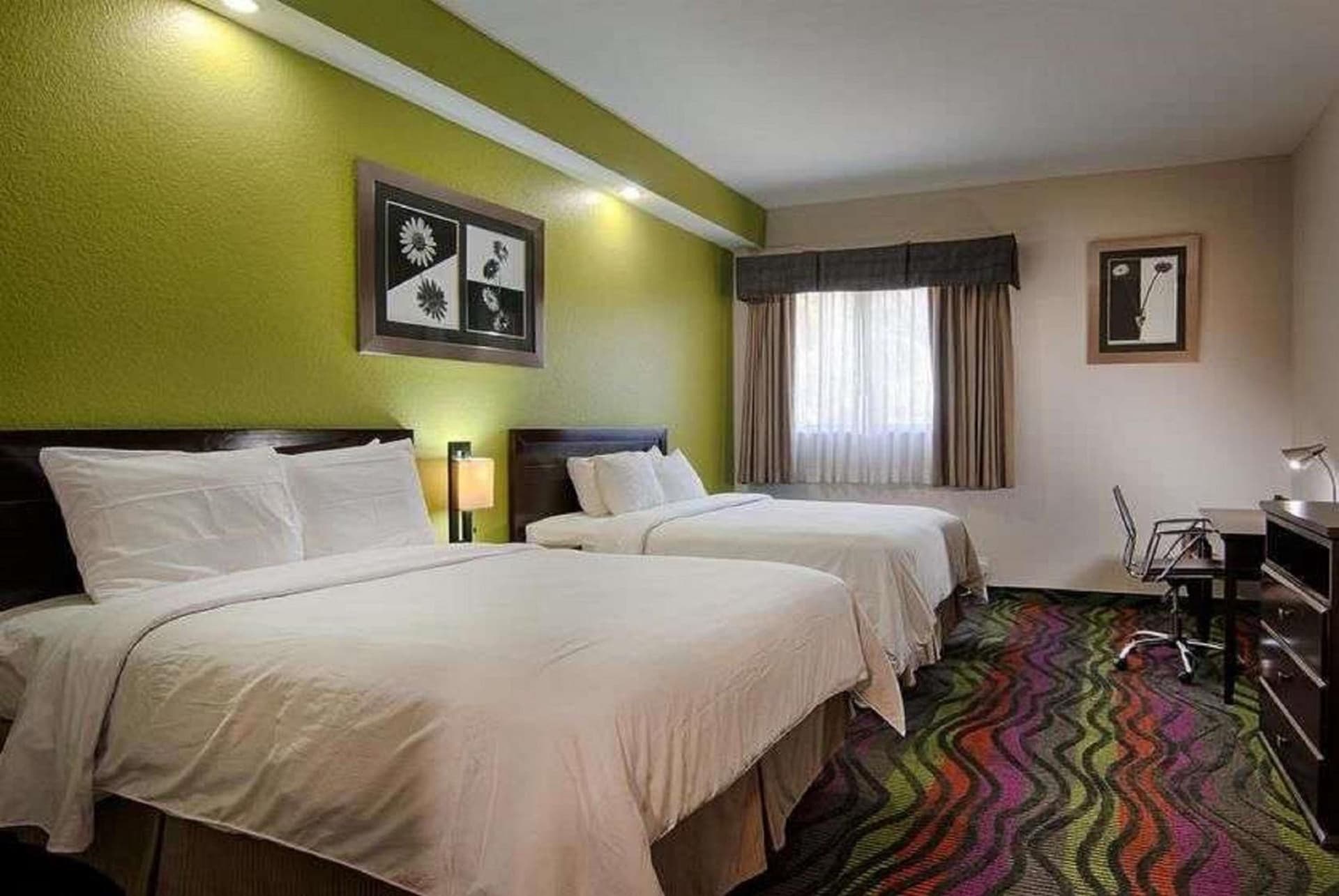 Days Inn & Suites by Wyndham Bonita Springs North Naples gallery photo in Bonita Springs, FL — image 8