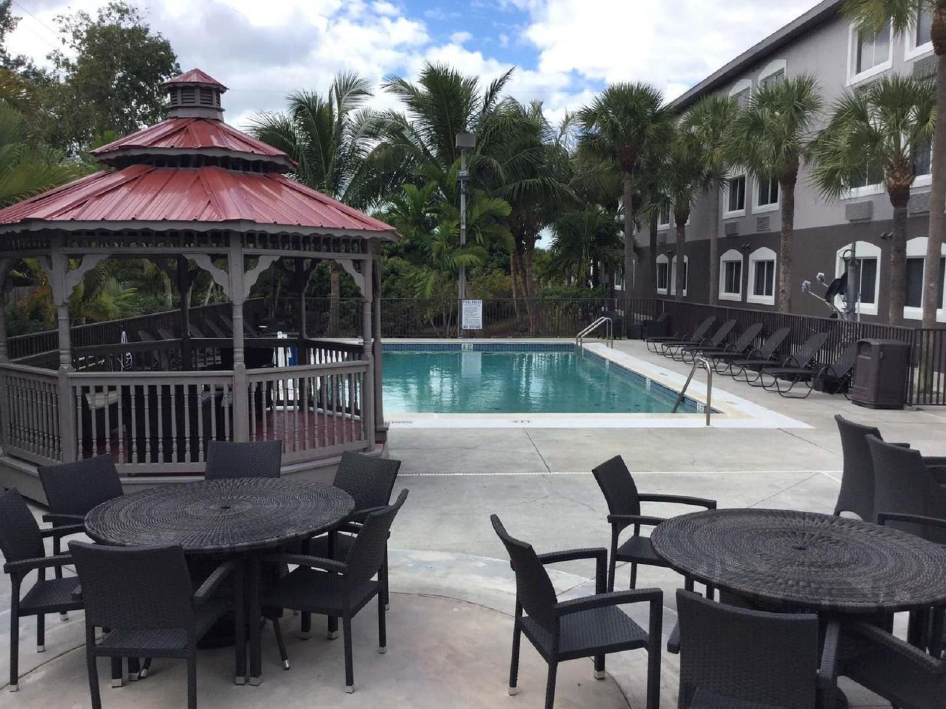 Days Inn & Suites by Wyndham Bonita Springs North Naples gallery photo in Bonita Springs, FL — image 18