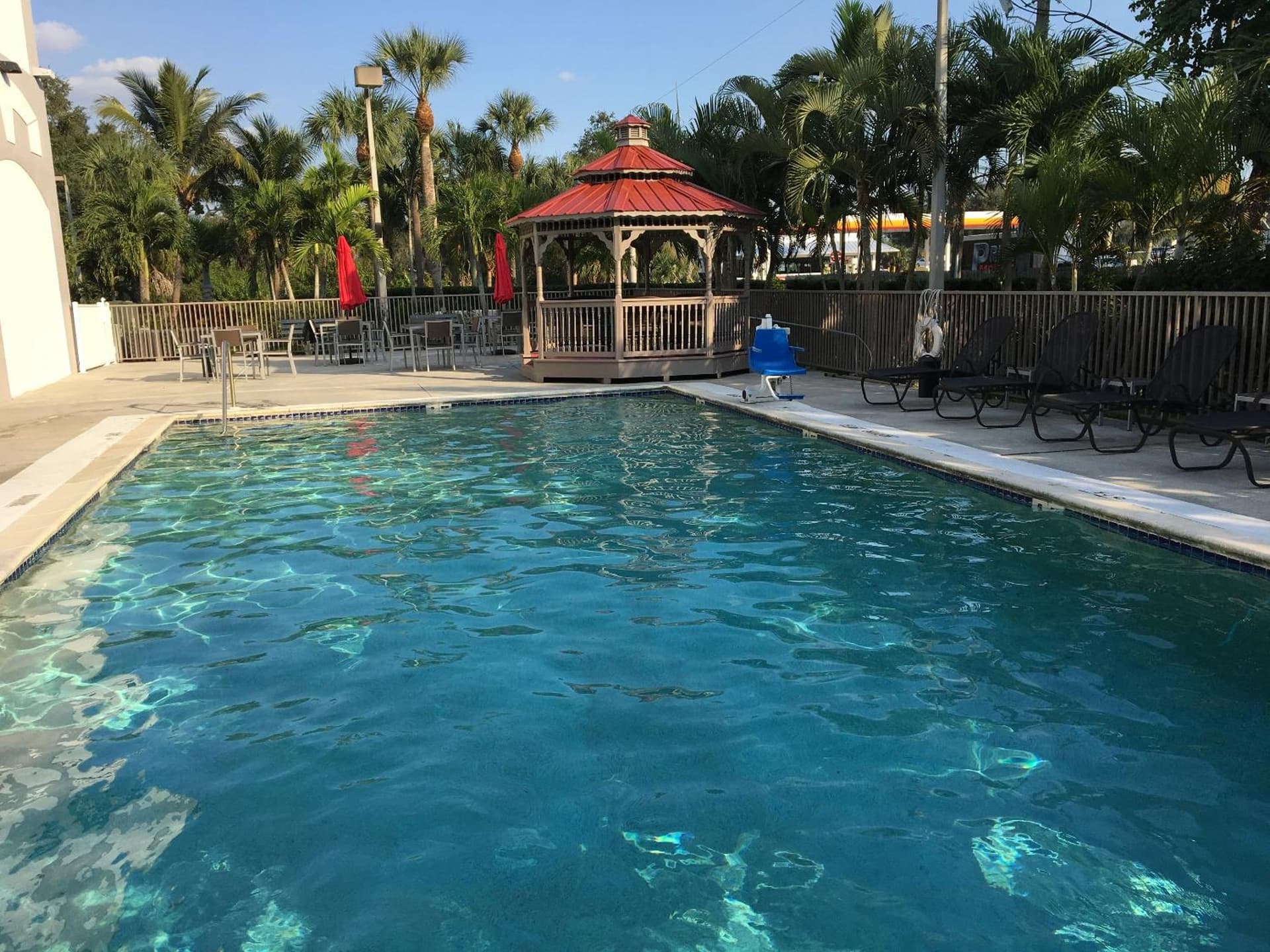 Days Inn & Suites by Wyndham Bonita Springs North Naples gallery photo in Bonita Springs, FL — image 11