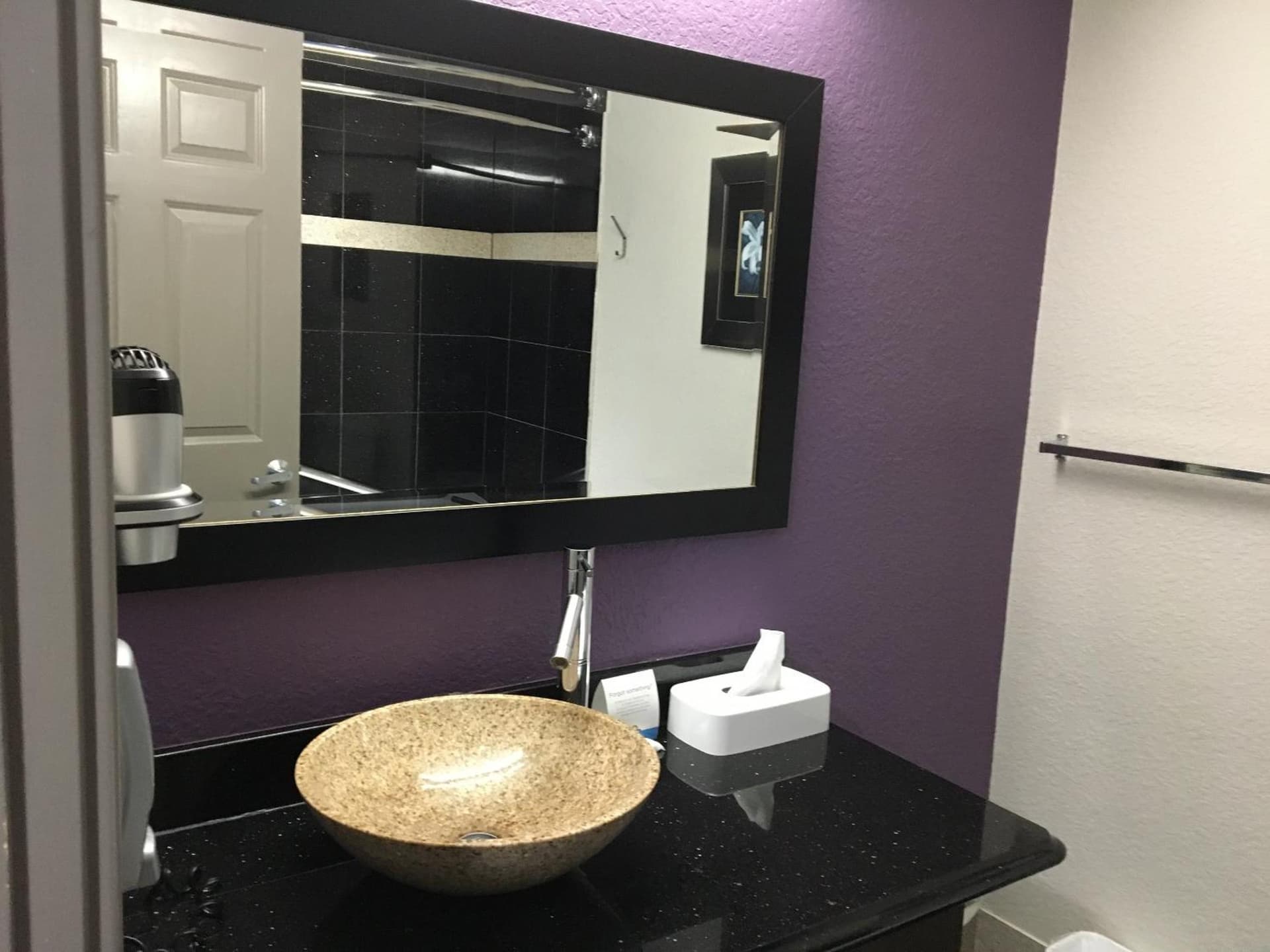 Days Inn & Suites by Wyndham Bonita Springs North Naples gallery photo in Bonita Springs, FL — image 23