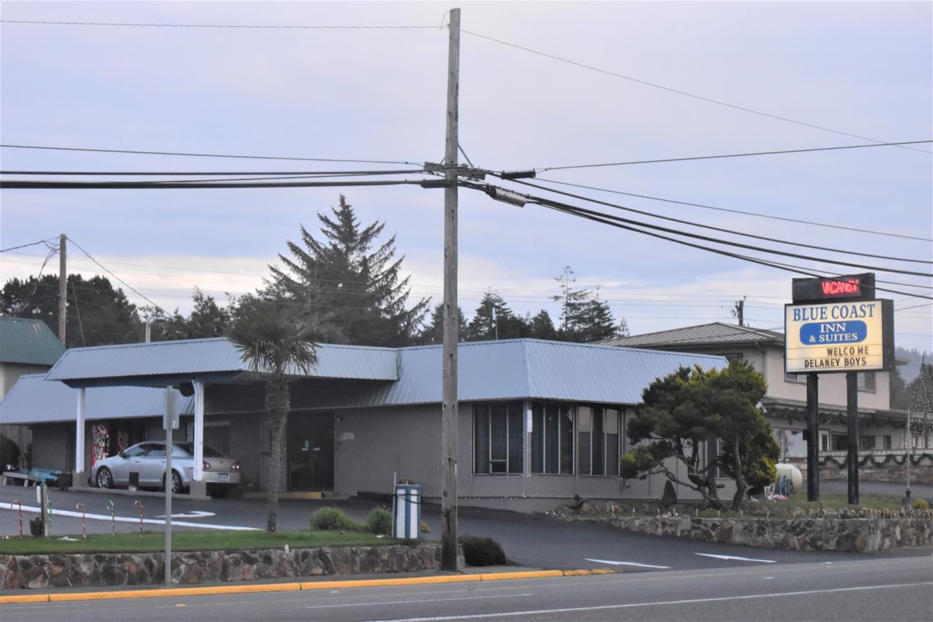 Blue Coast Inn & Suites interior in Brookings, OR — gallery photo 2