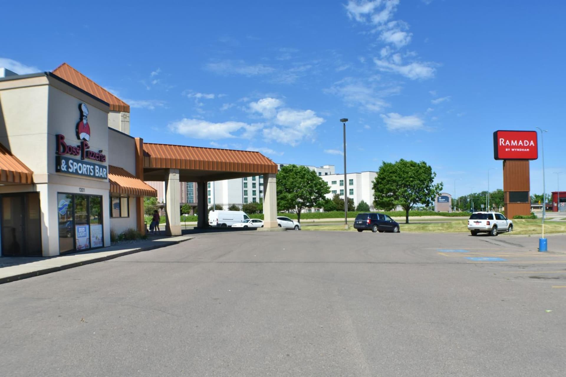 Ramada by Wyndham Sioux Falls Airport - Waterpark Resort & Event Center gallery photo in Sioux Falls, SD — image 121