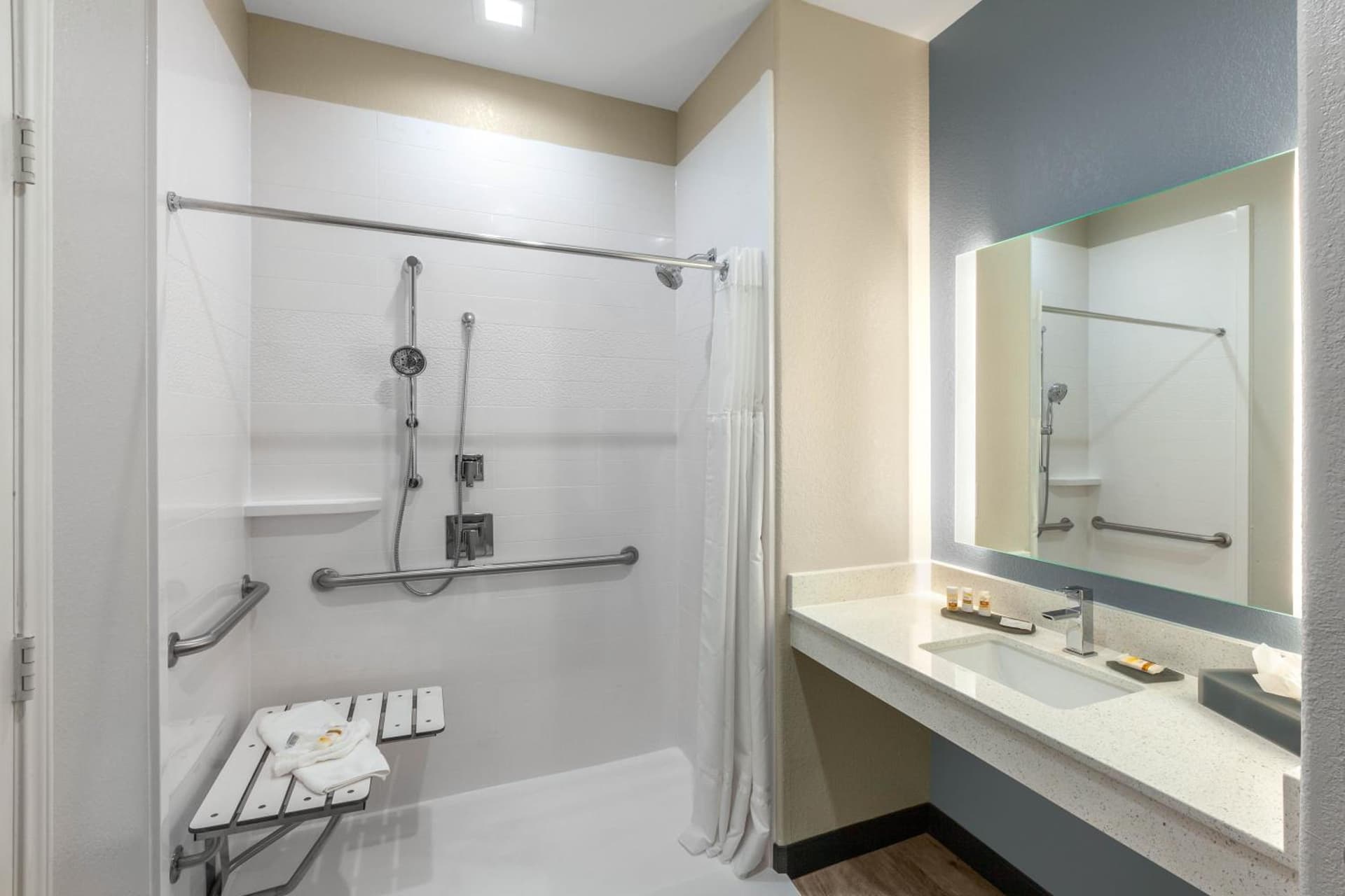 La Quinta by Wyndham Houston Channelview gallery photo in Houston, TX — image 23