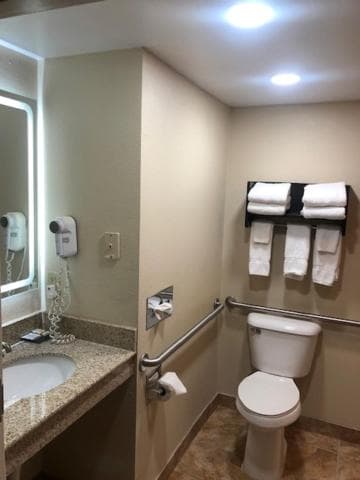 La Quinta by Wyndham Columbus - Grove City interior in Grove City, OH — gallery photo 2