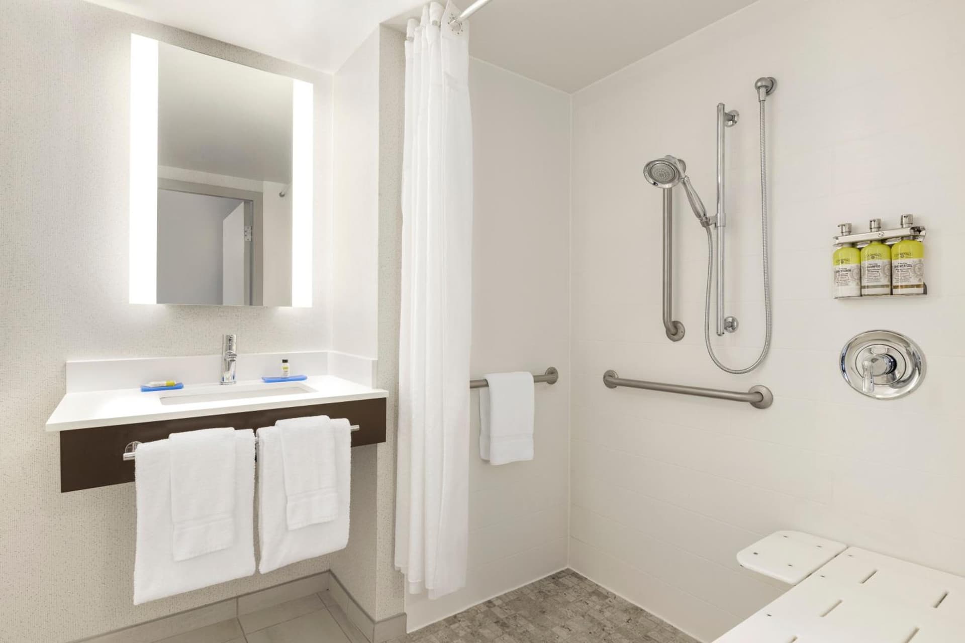 Holiday Inn Express Hotel & Suites Fort Myers East - The Forum by IHG gallery photo in Fort Myers, FL — image 8