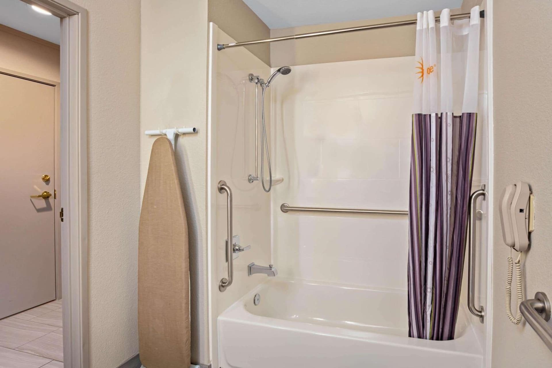 La Quinta Inn & Suites by Wyndham Las Vegas Nellis gallery photo in Las Vegas, NV — image 35