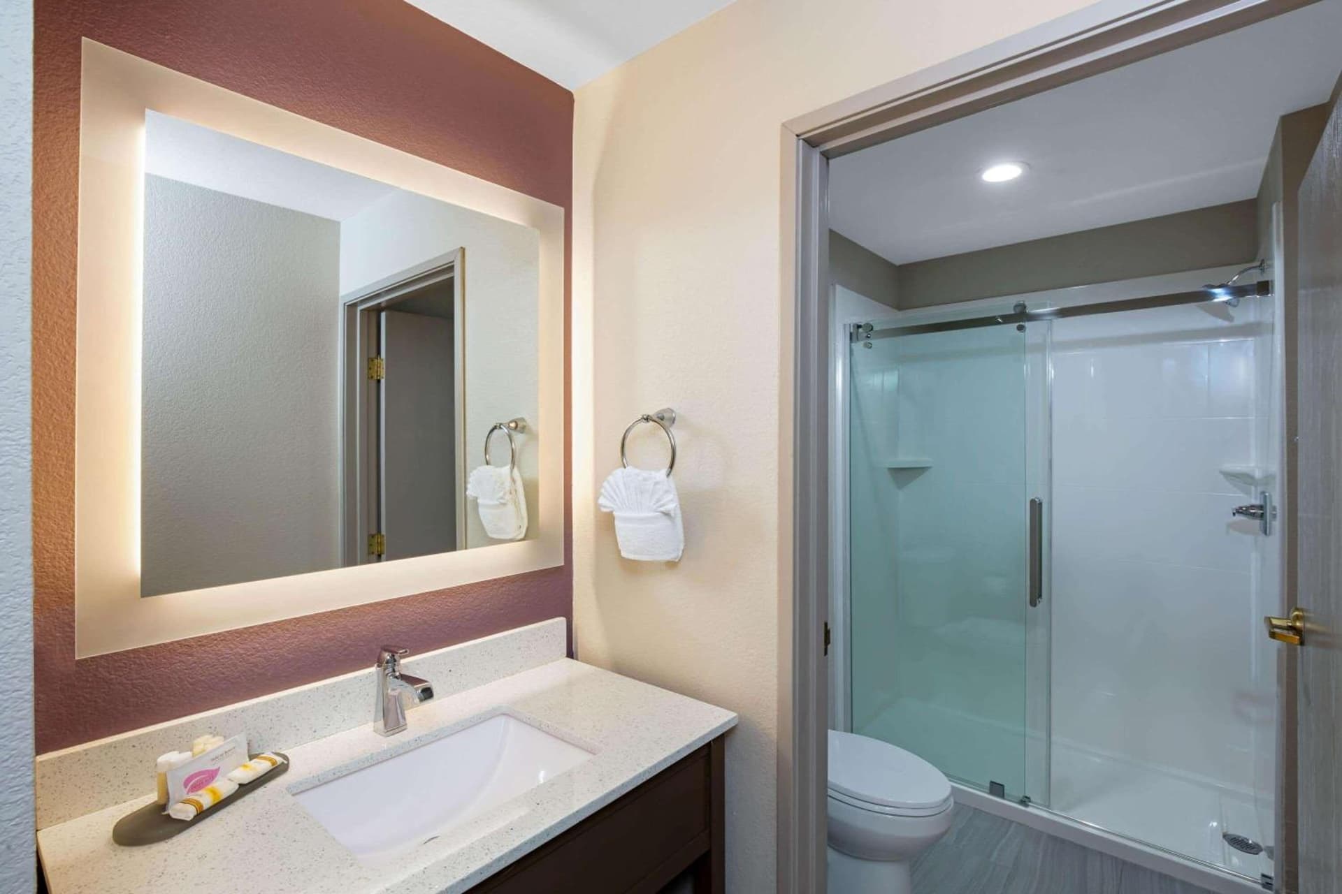 La Quinta Inn & Suites by Wyndham Las Vegas Nellis gallery photo in Las Vegas, NV — image 44