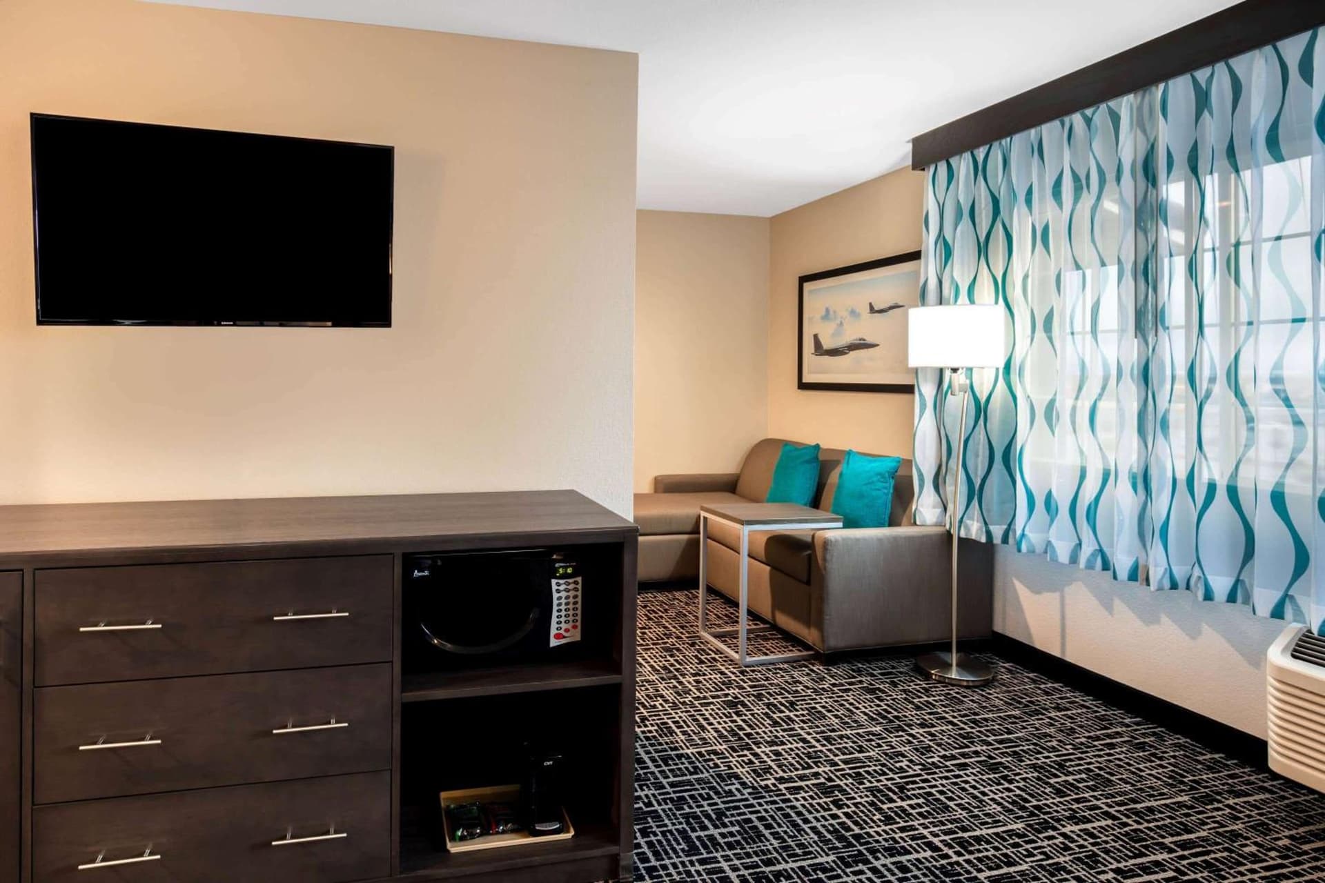 La Quinta Inn & Suites by Wyndham Las Vegas Nellis gallery photo in Las Vegas, NV — image 19