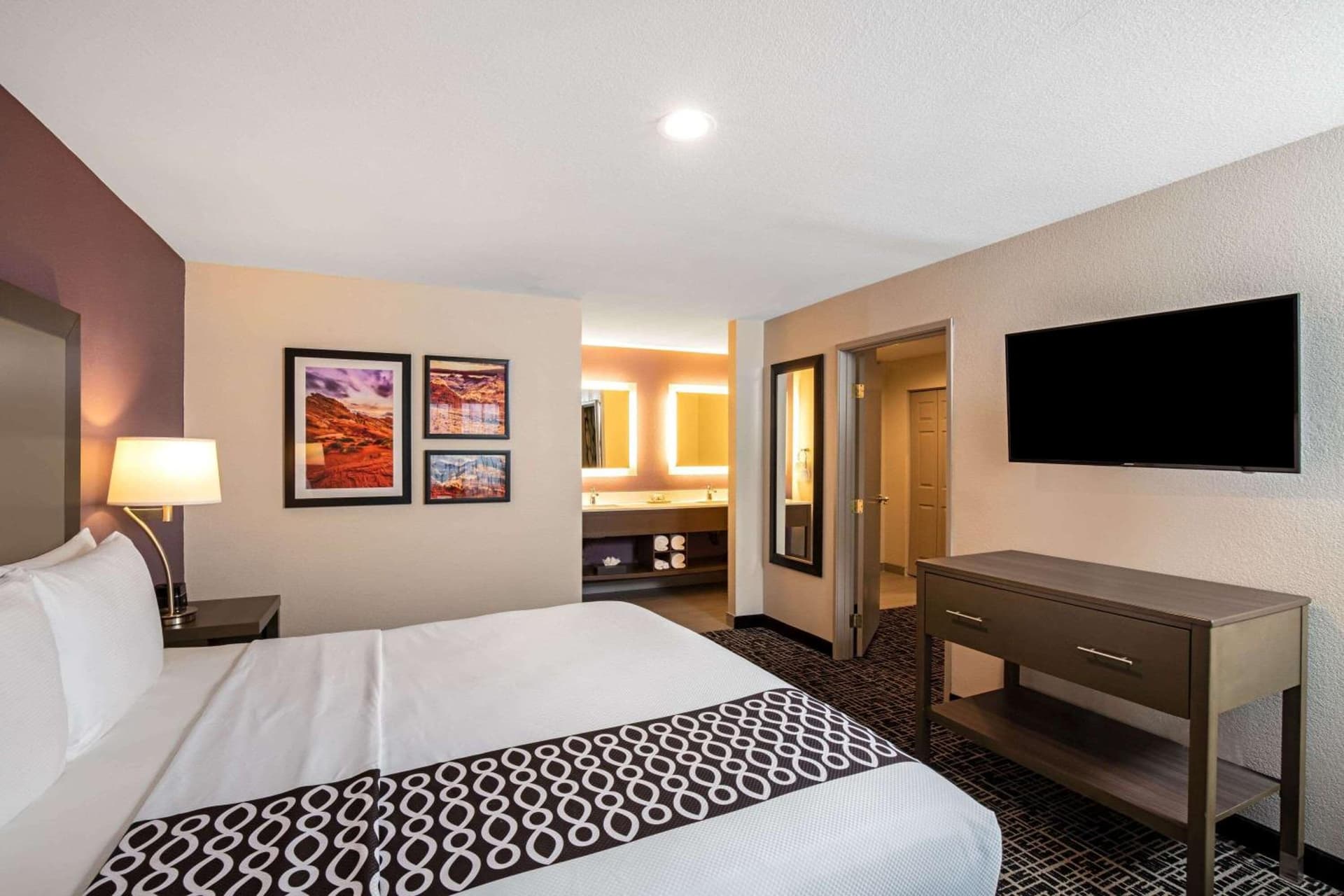 La Quinta Inn & Suites by Wyndham Las Vegas Nellis gallery photo in Las Vegas, NV — image 43