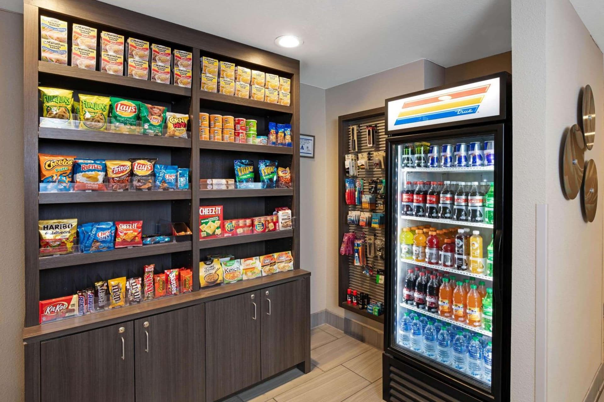 La Quinta Inn & Suites by Wyndham Las Vegas Nellis gallery photo in Las Vegas, NV — image 31