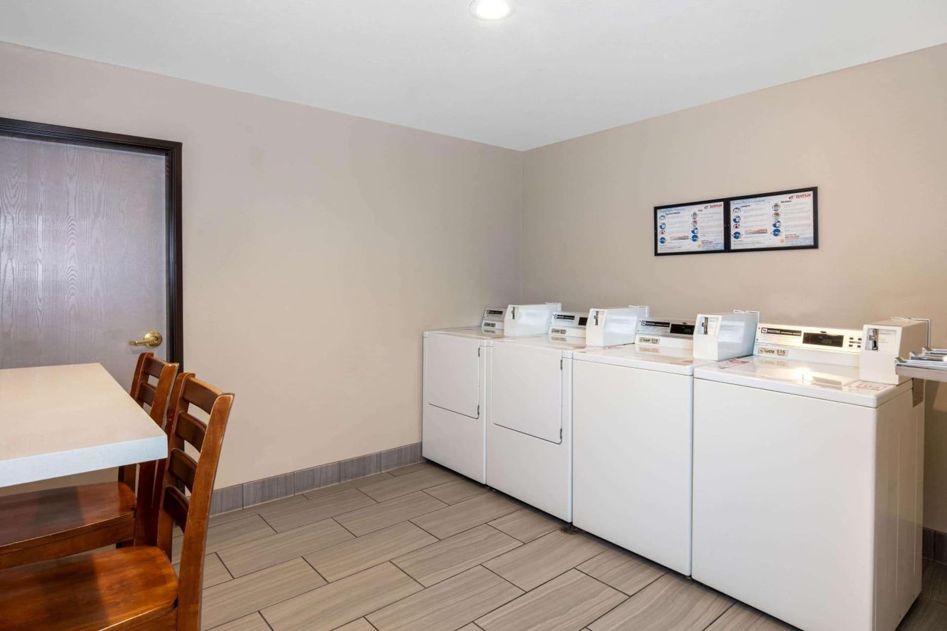 La Quinta Inn & Suites by Wyndham Las Vegas Nellis gallery photo in Las Vegas, NV — image 5