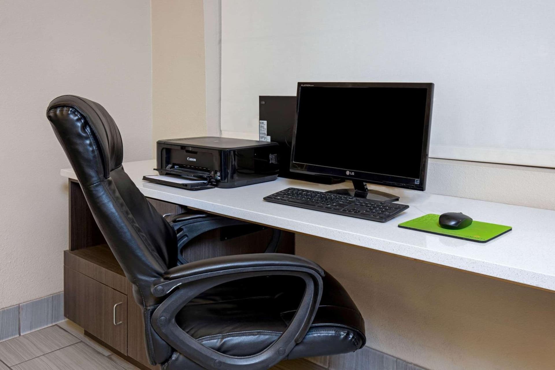 La Quinta Inn & Suites by Wyndham Las Vegas Nellis gallery photo in Las Vegas, NV — image 32