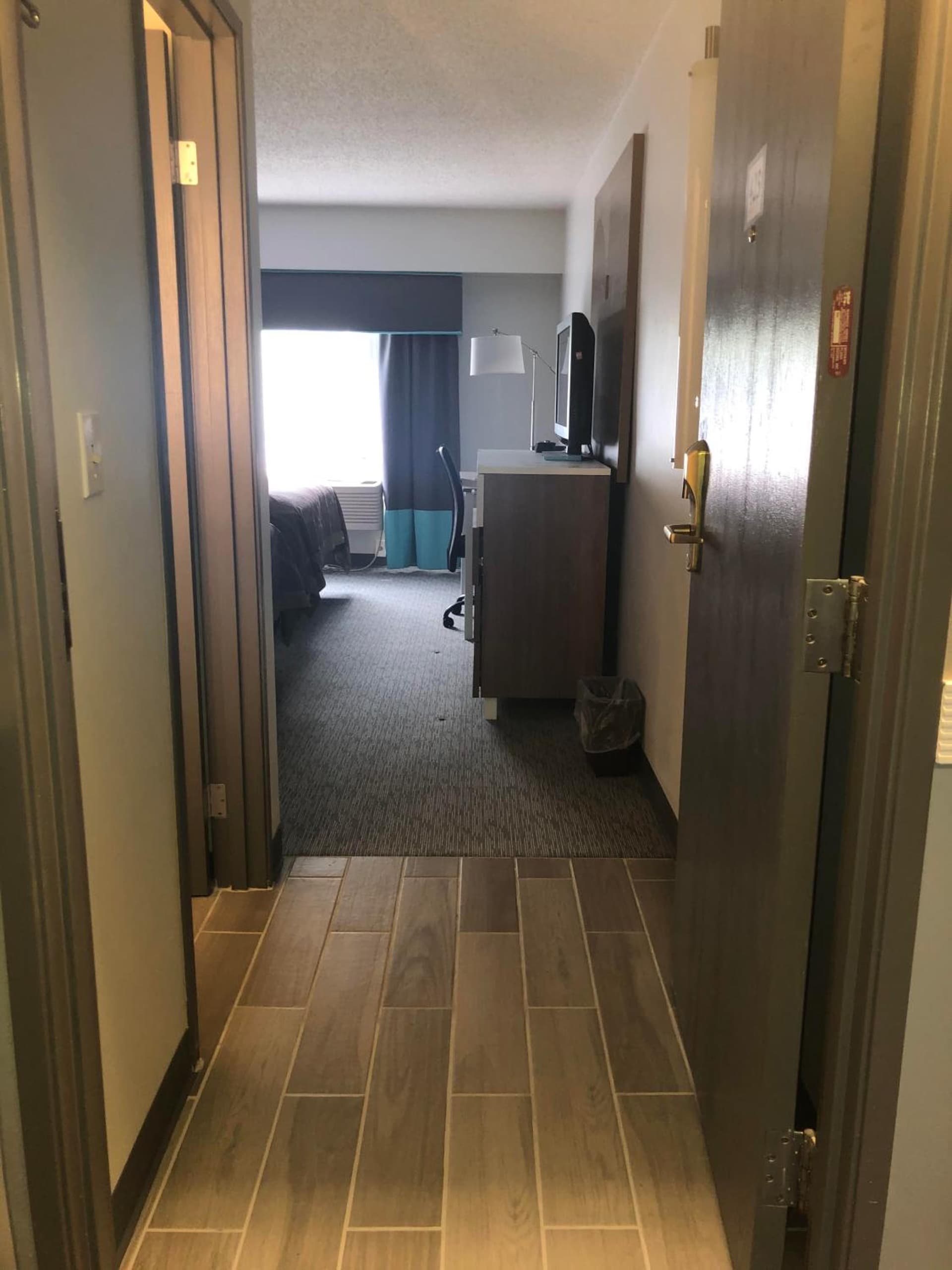 Super 8 by Wyndham Manchester Airport gallery photo in Manchester, NH — image 8