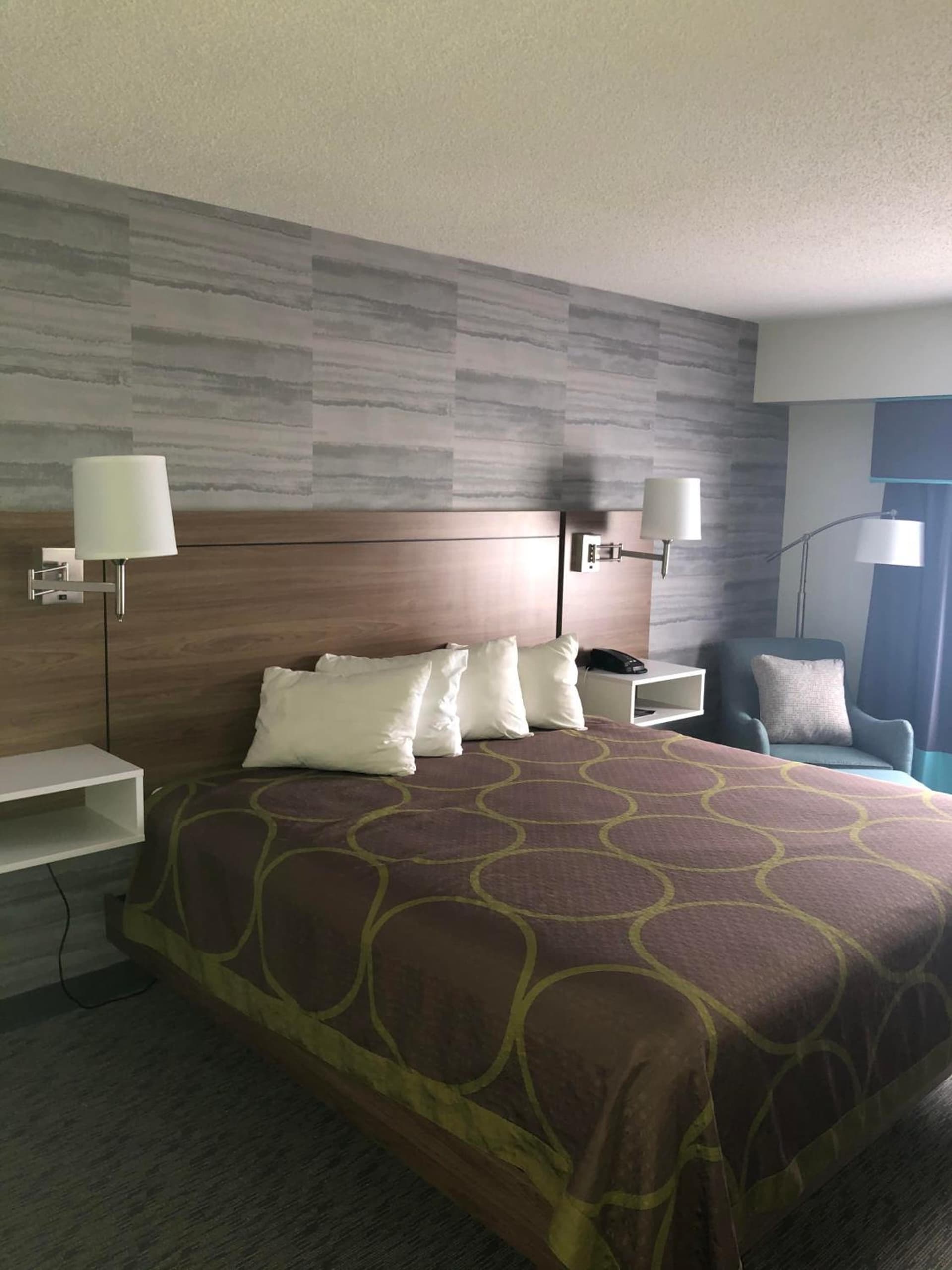 Super 8 by Wyndham Manchester Airport gallery photo in Manchester, NH — image 20