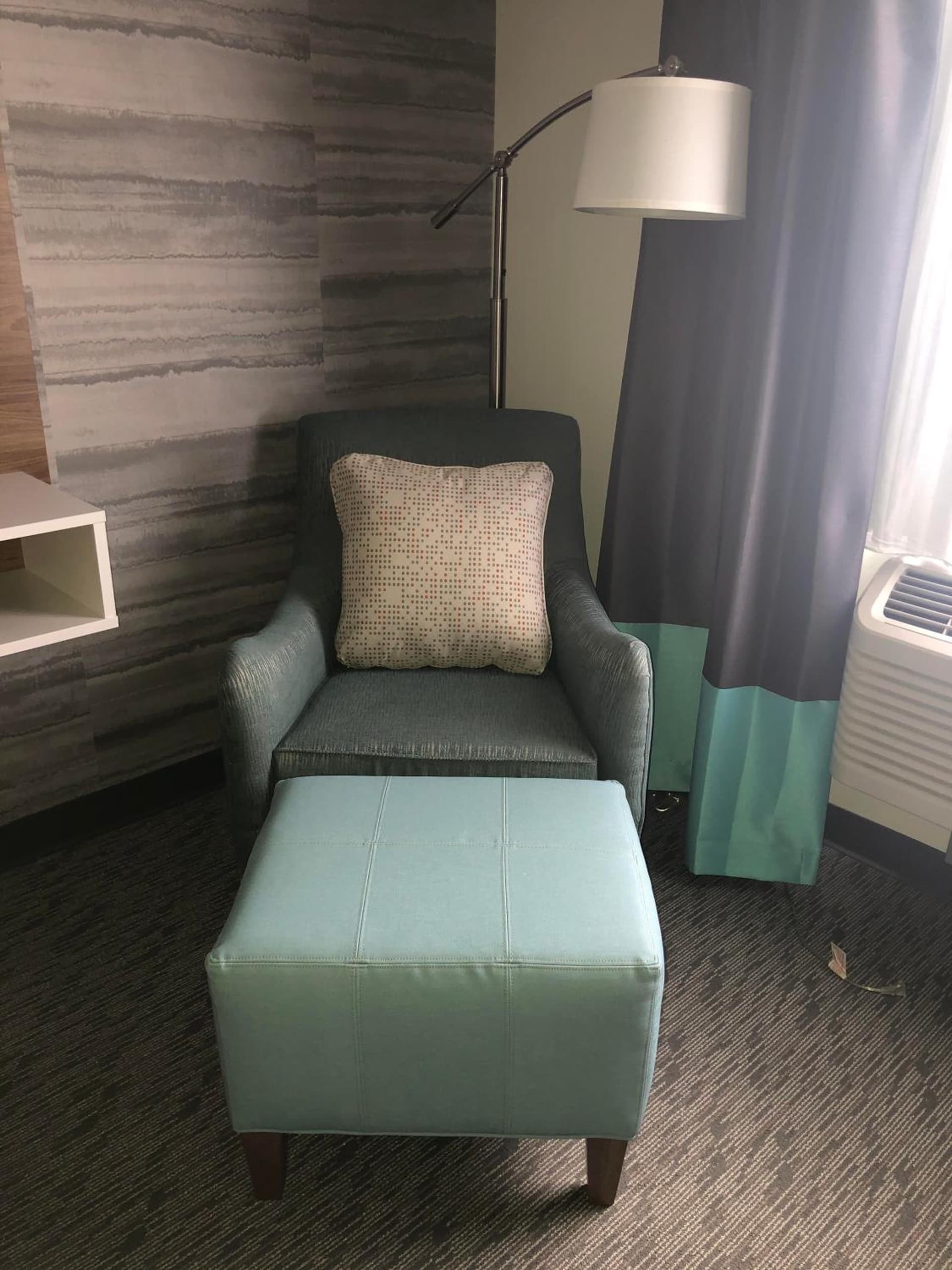 Super 8 by Wyndham Manchester Airport gallery photo in Manchester, NH — image 7