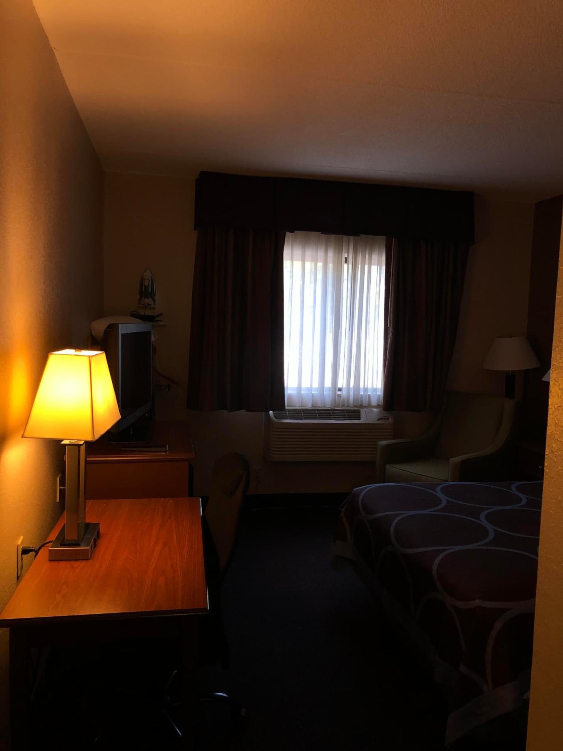 Super 8 by Wyndham Manchester Airport gallery photo in Manchester, NH — image 23