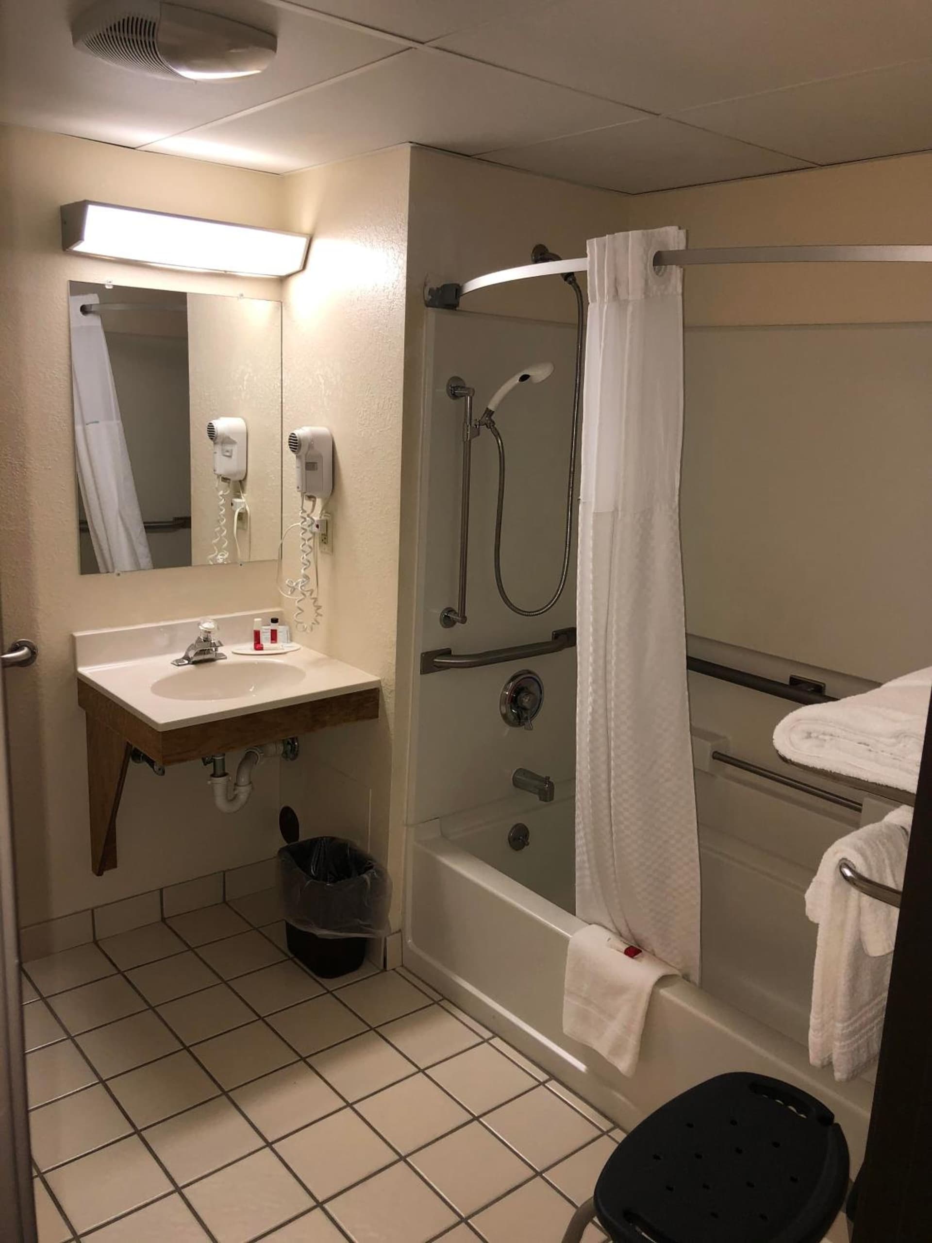 Super 8 by Wyndham Manchester Airport gallery photo in Manchester, NH — image 26