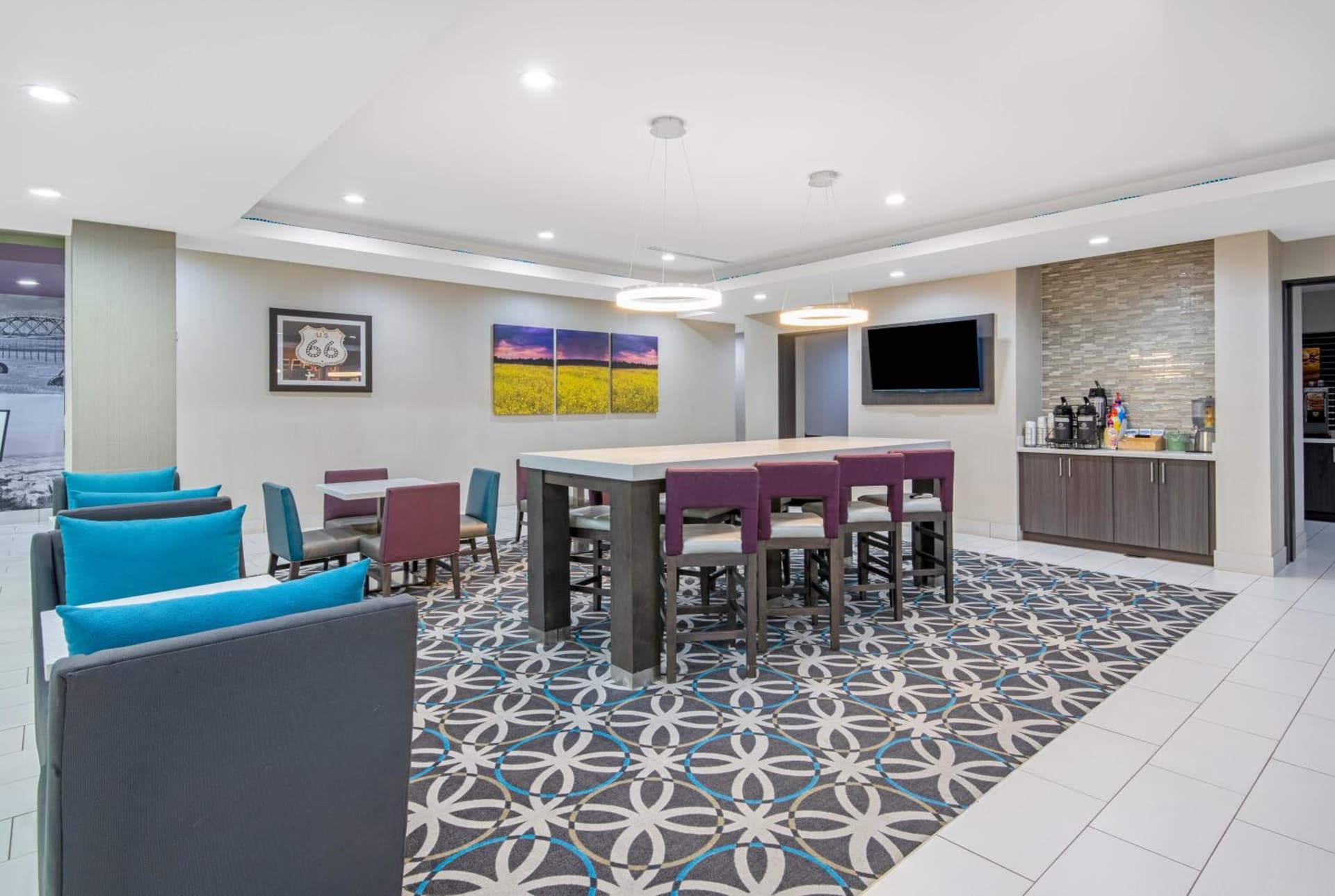 La Quinta by Wyndham Weatherford OK interior in Weatherford, OK — gallery photo 2