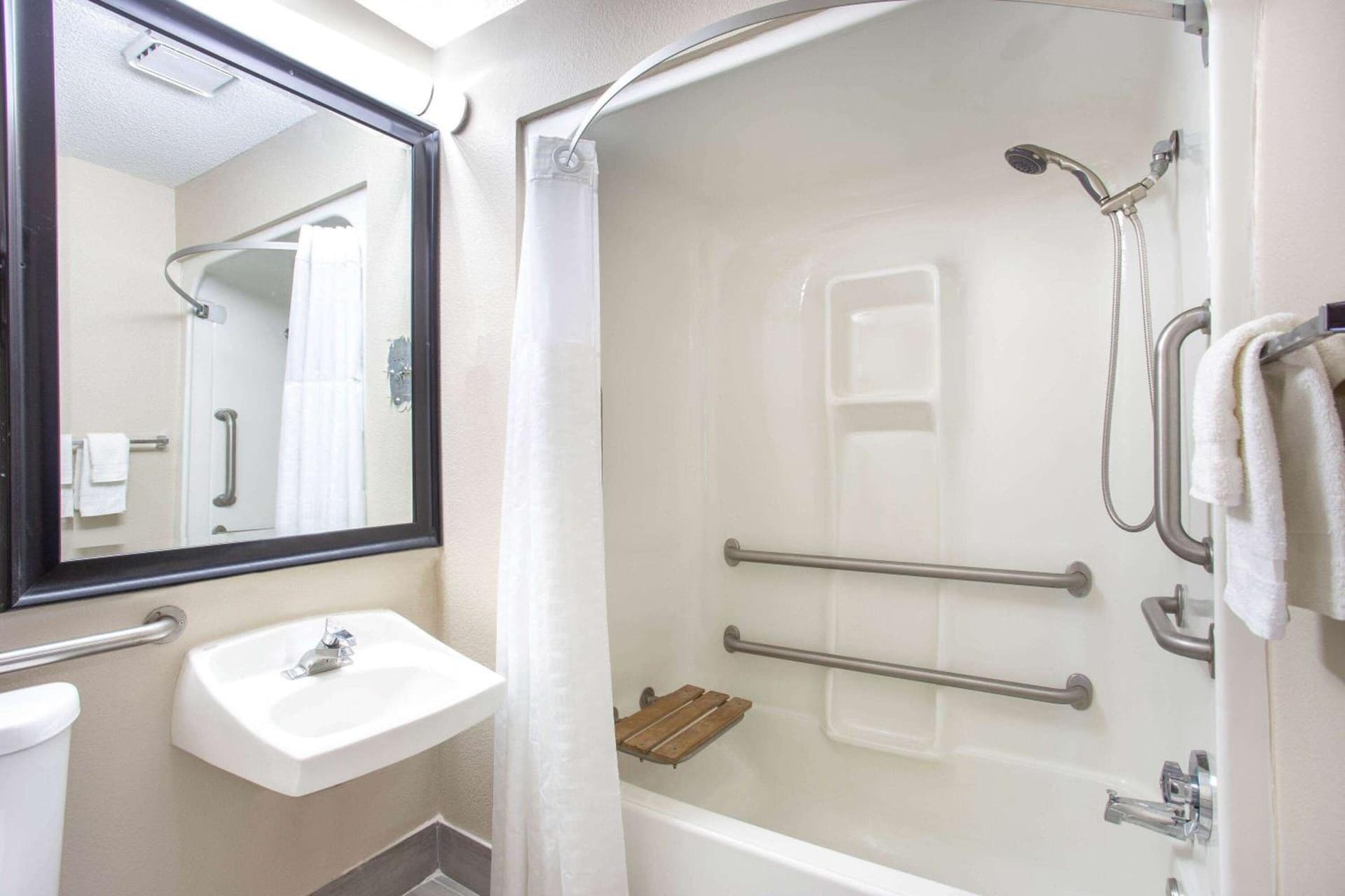 Baymont by Wyndham Joliet gallery photo in Joliet, IL — image 37