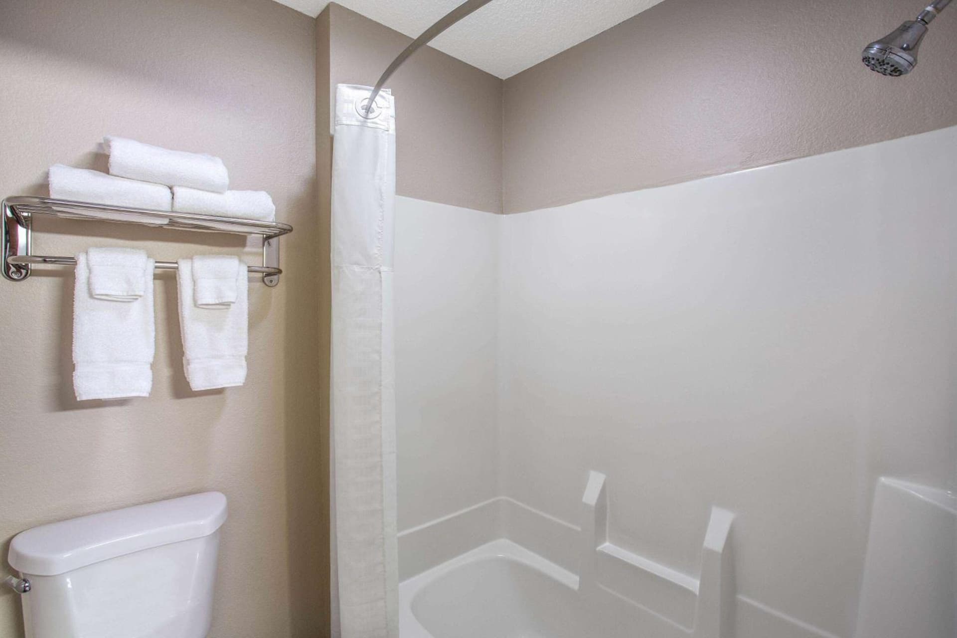 Baymont by Wyndham Joliet gallery photo in Joliet, IL — image 36