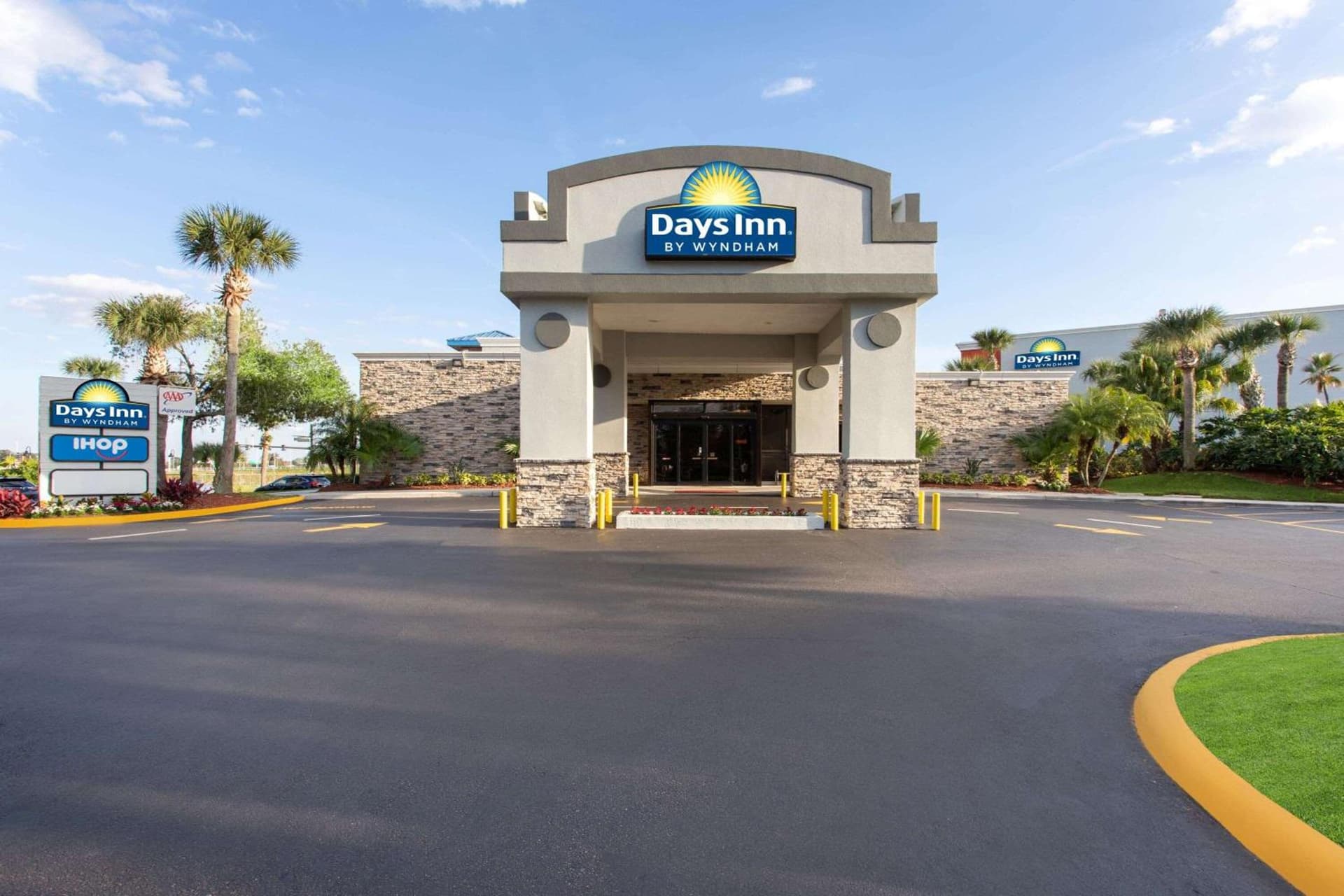 Days Inn by Wyndham Orlando Conv. Center/International Dr exterior or lobby in Orlando, FL — main listing photo