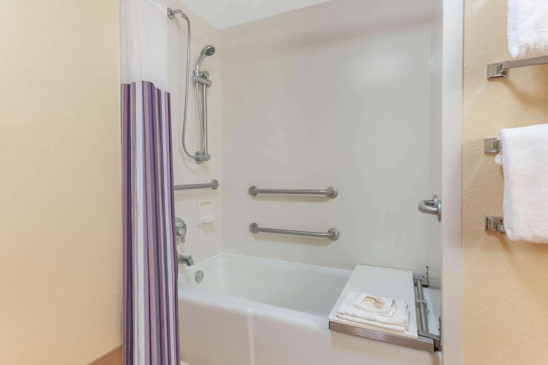 La Quinta by Wyndham Fort Lauderdale Pompano Beach gallery photo in Fort Lauderdale, FL — image 6