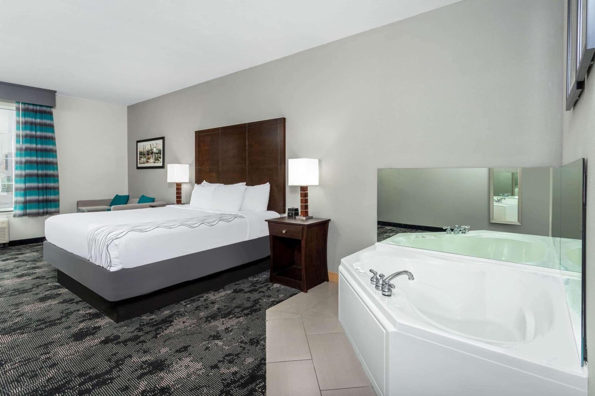 La Quinta by Wyndham Columbus - Edinburgh gallery photo in Columbus, IN — image 24