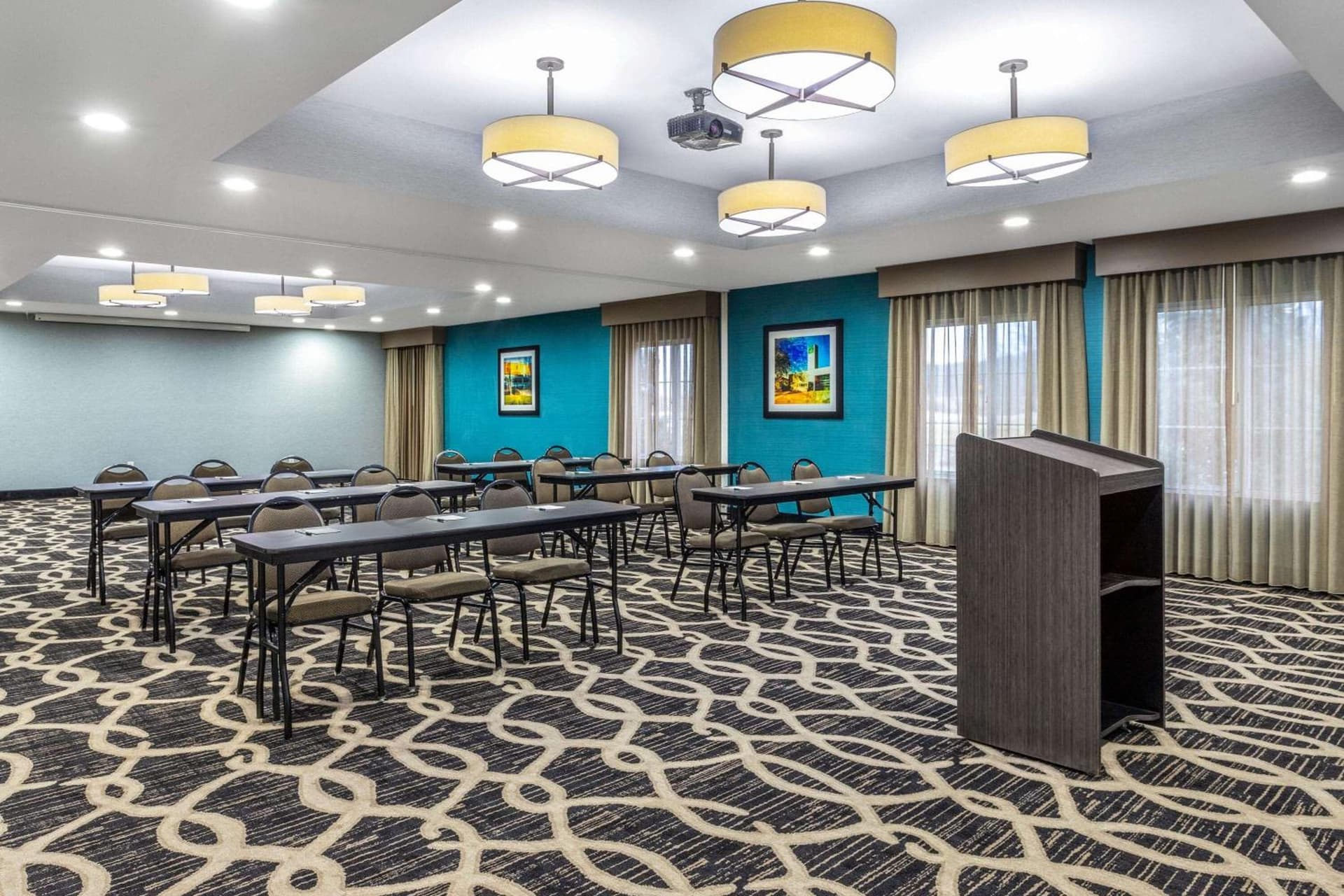 La Quinta by Wyndham Columbus - Edinburgh gallery photo in Columbus, IN — image 11