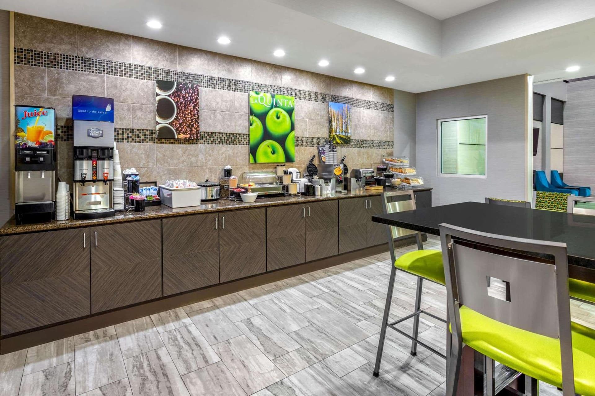 La Quinta by Wyndham Columbus - Edinburgh gallery photo in Columbus, IN — image 19