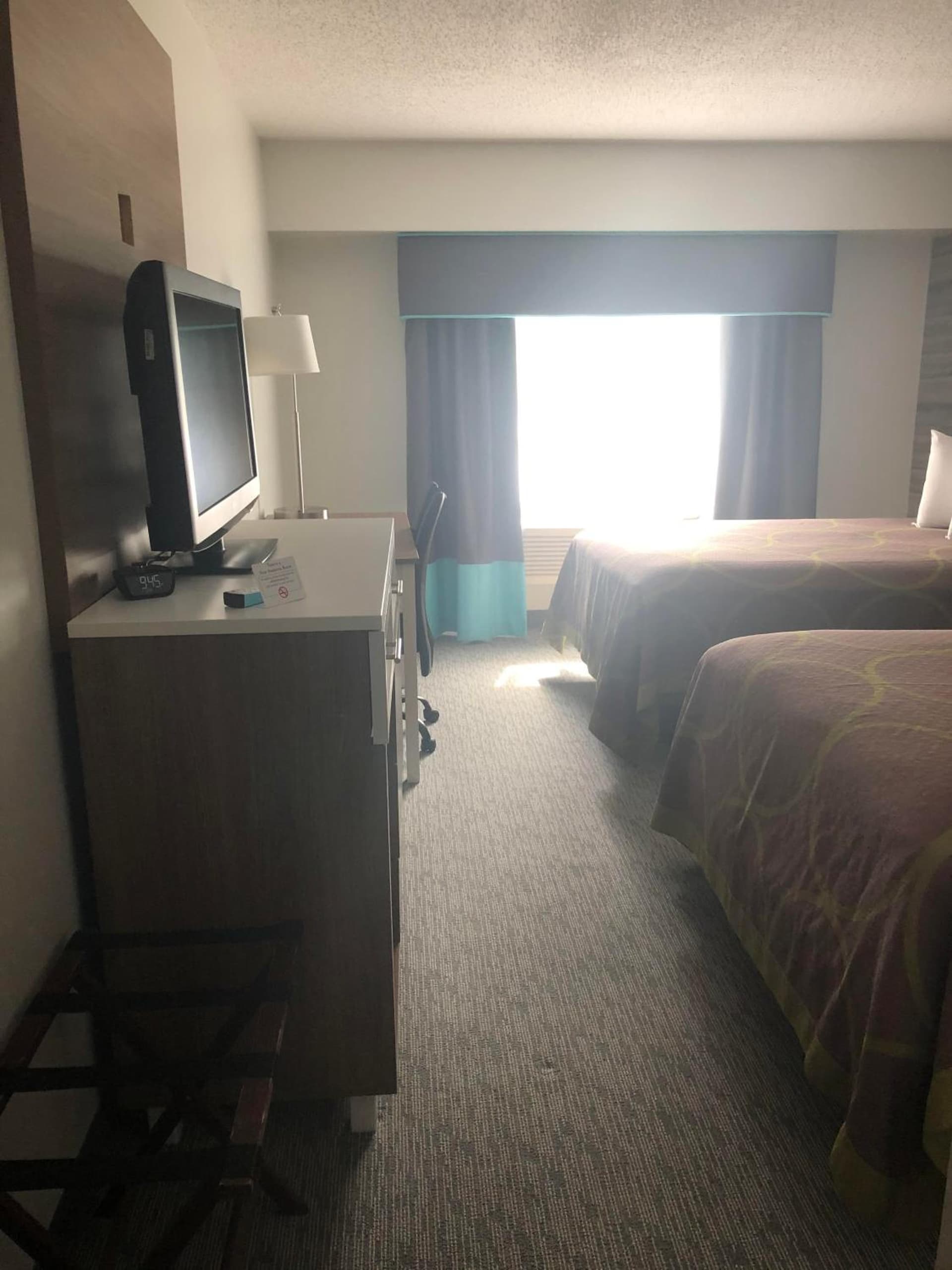 Super 8 by Wyndham Manchester Airport gallery photo in Manchester, NH — image 17