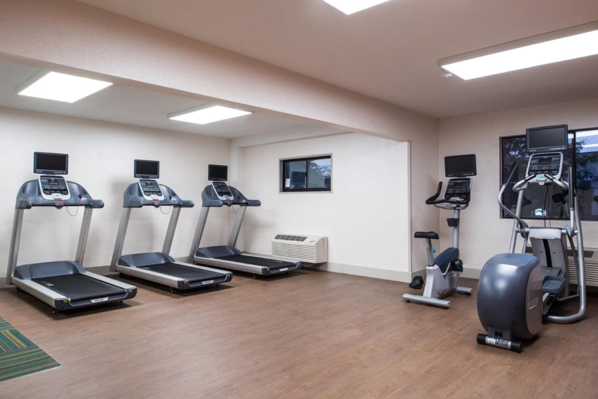 Holiday Inn Express Walnut Creek by IHG interior in Walnut Creek, CA — gallery photo 2