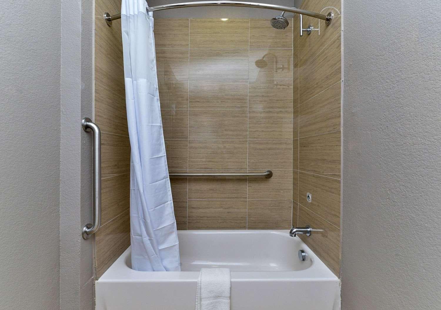 Scottish Inn & Suites Cotulla, TX interior in Cotulla, TX — gallery photo 2