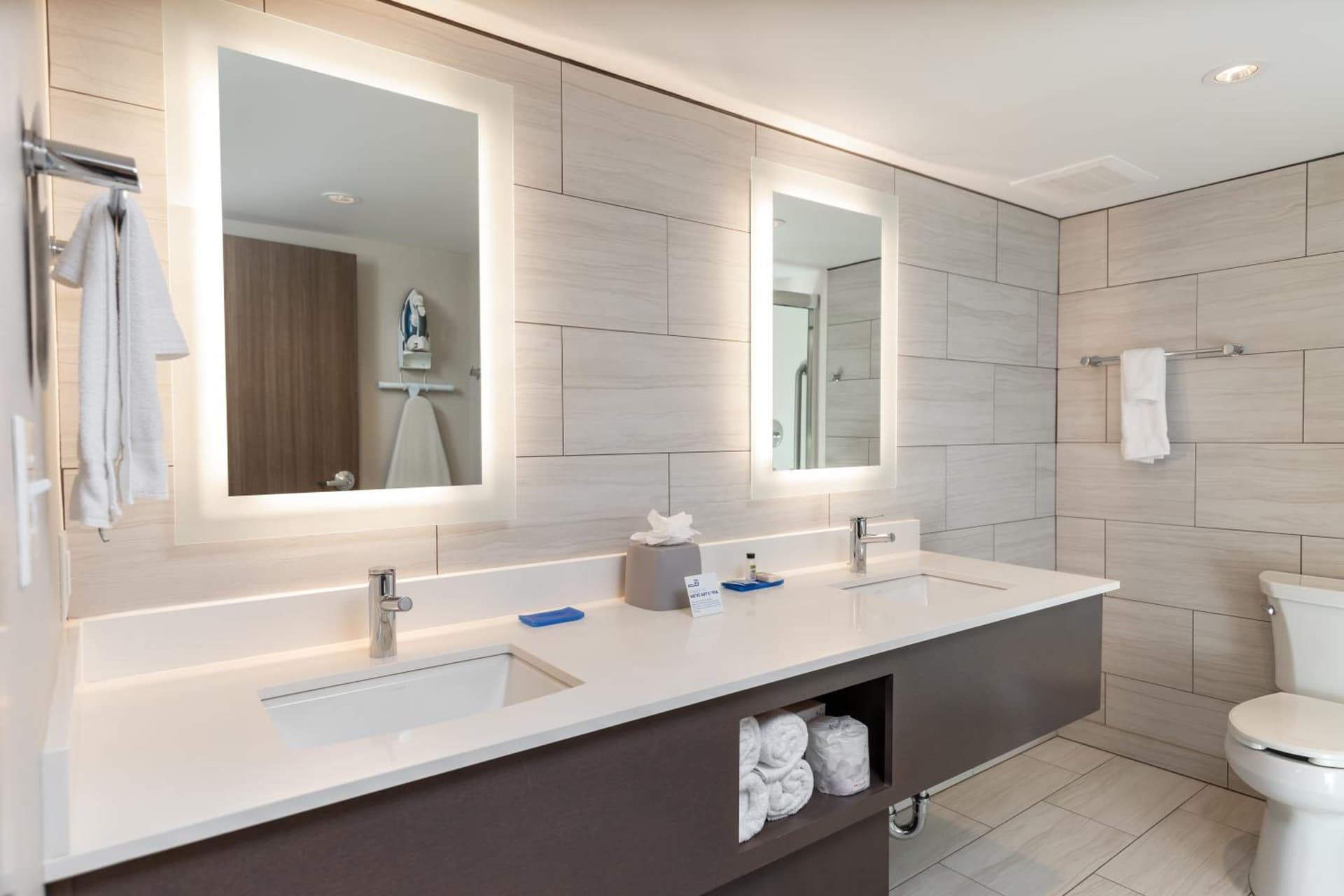 Holiday Inn Express Pensacola Beach by IHG gallery photo in Pensacola Beach, FL — image 38