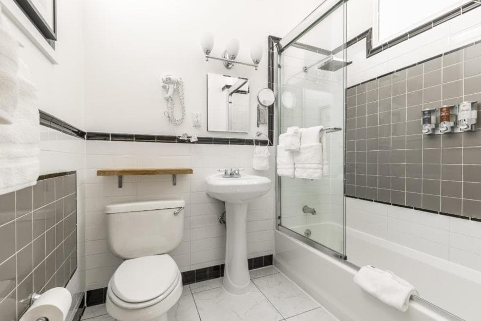 Henry Norman Hotel gallery photo in Brooklyn, NY — image 41