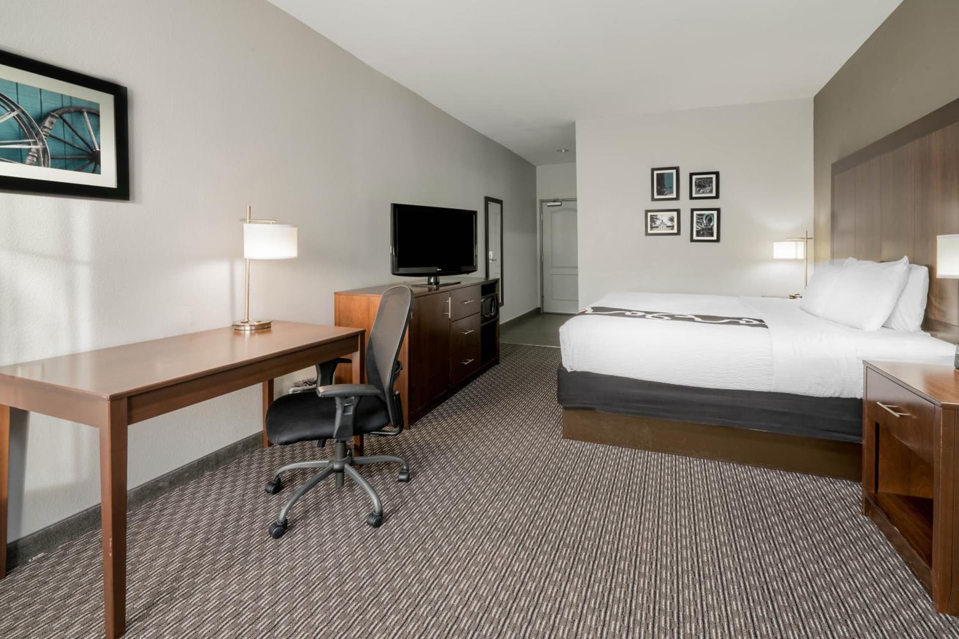 La Quinta Inn & Suites by Wyndham Fort Worth Arlington West gallery photo in Arlington, TX — image 9