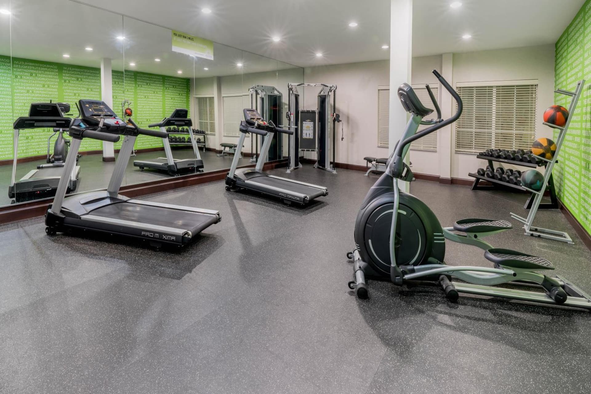 La Quinta Inn & Suites by Wyndham Fort Worth Arlington West gallery photo in Arlington, TX — image 40
