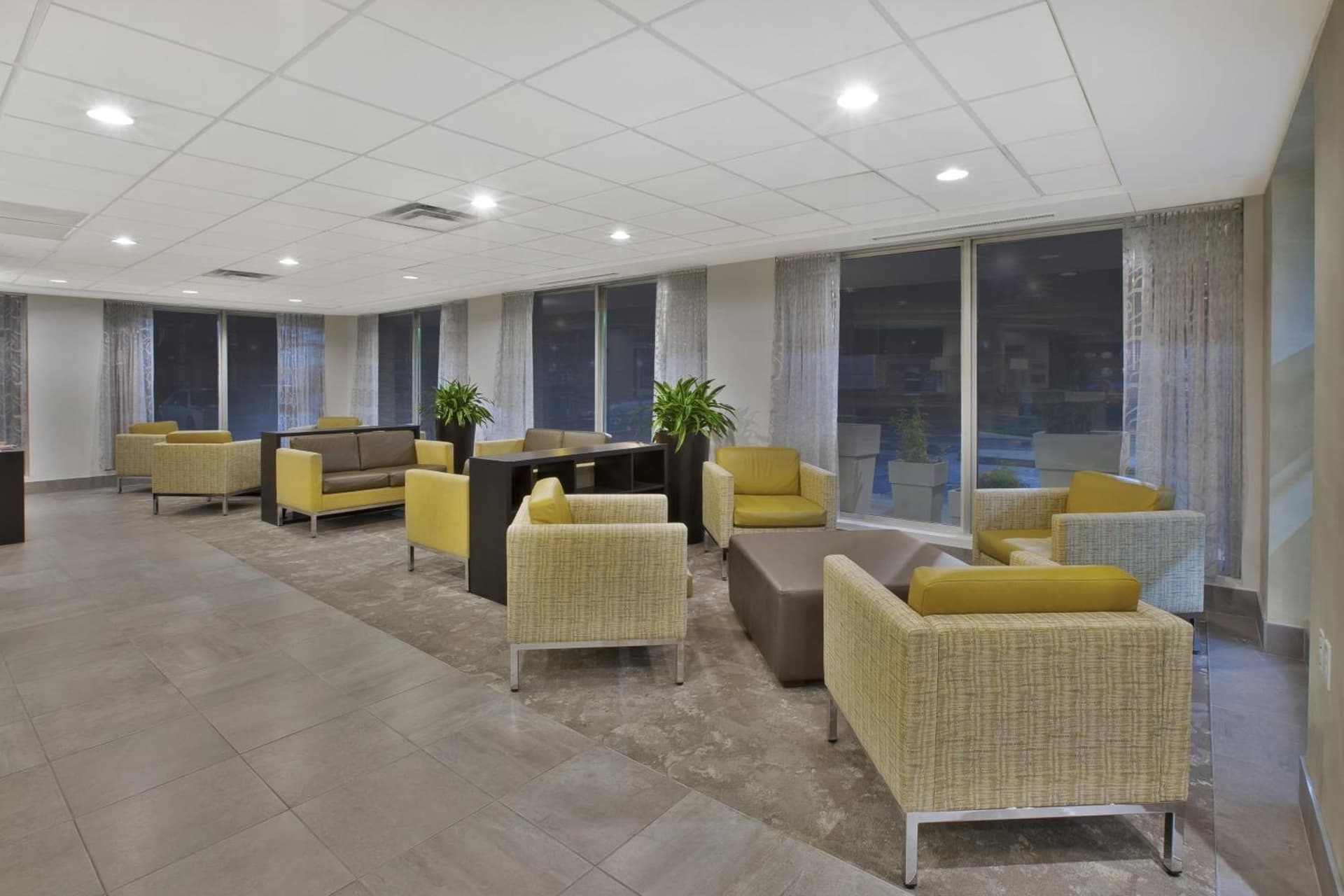 Holiday Inn Columbus Dwtn-Capitol Square by IHG interior in Columbus, OH — gallery photo 2