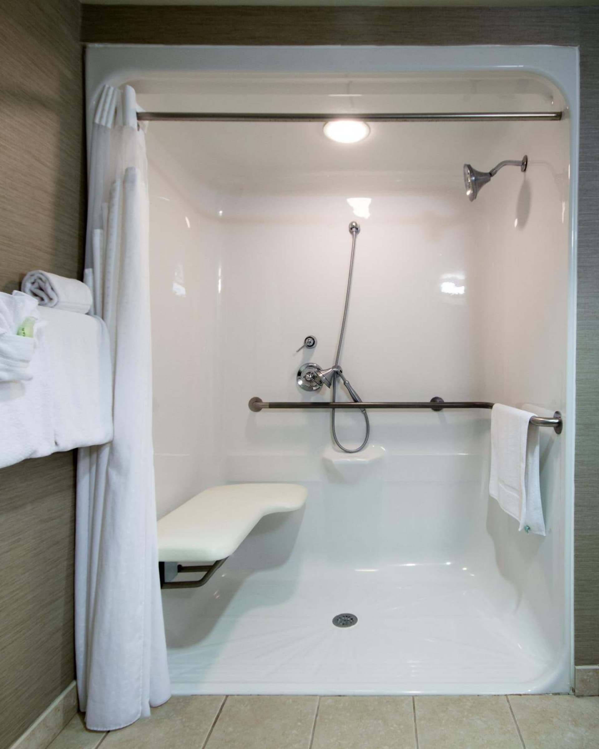 Holiday Inn Express Hotel & Suites Auburn by IHG gallery photo in Auburn — image 28