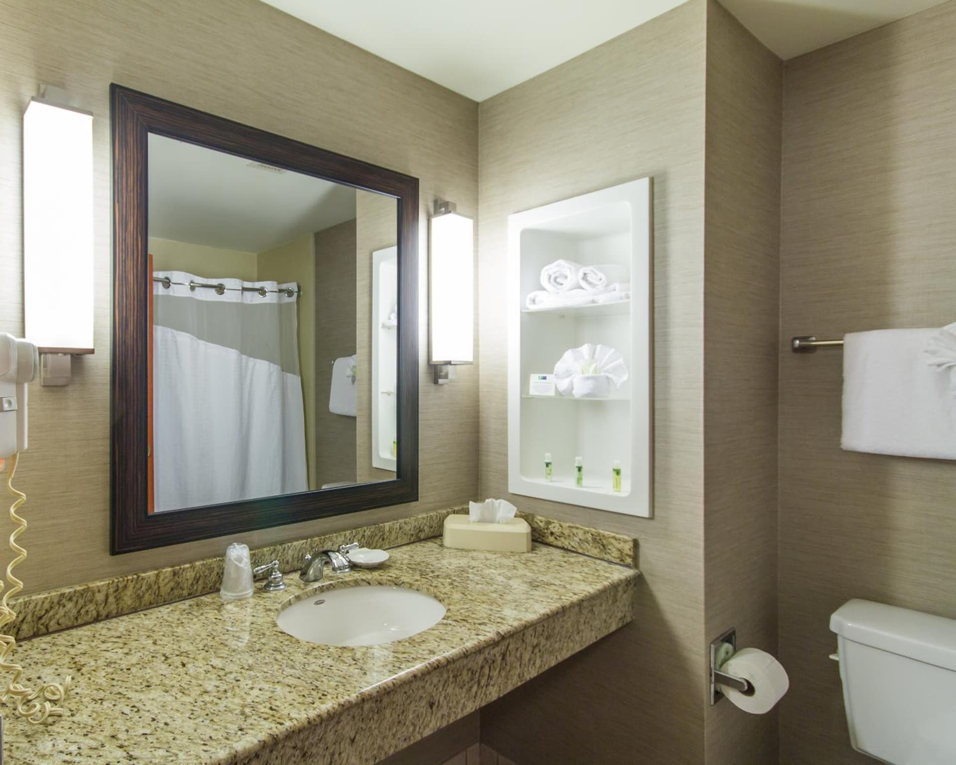 Holiday Inn Express Hotel & Suites Auburn by IHG gallery photo in Auburn — image 24
