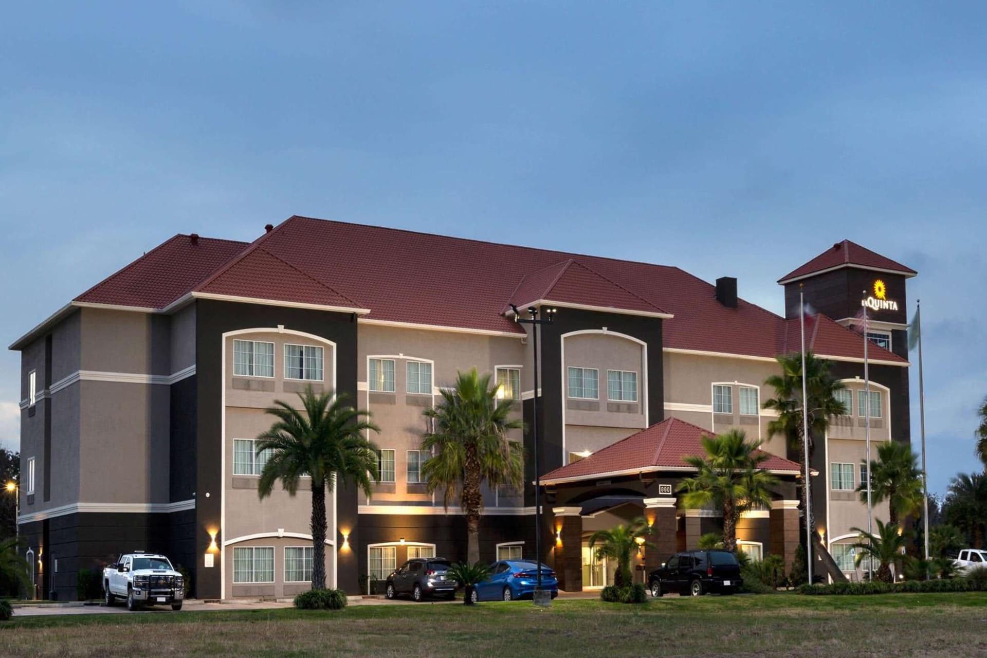 La Quinta by Wyndham Alvin featured exterior or lobby in Alvin, TX — similar hotel