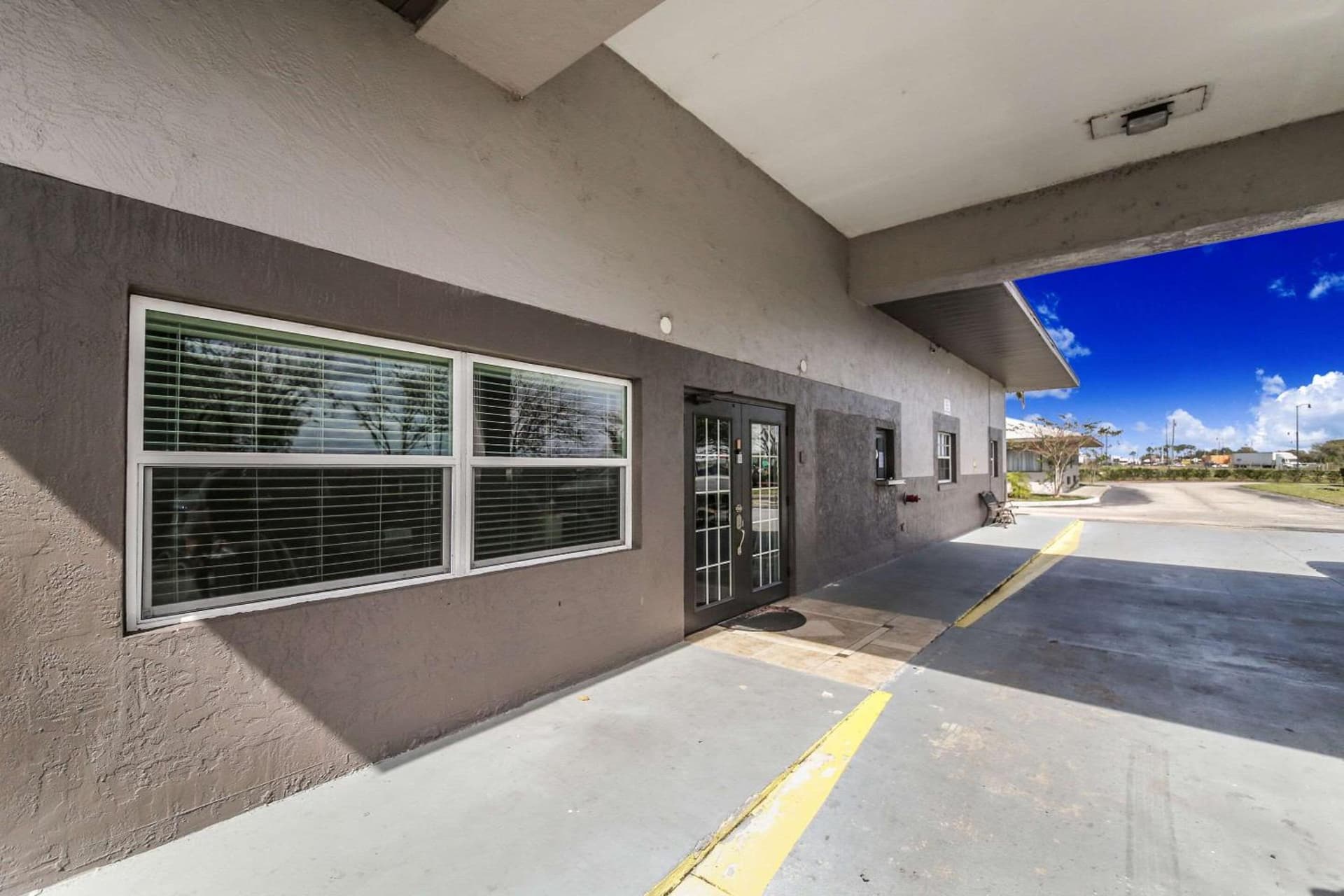 Rodeway Inn & Suites Haines City - Winter Haven interior in Haines City, FL — gallery photo 2