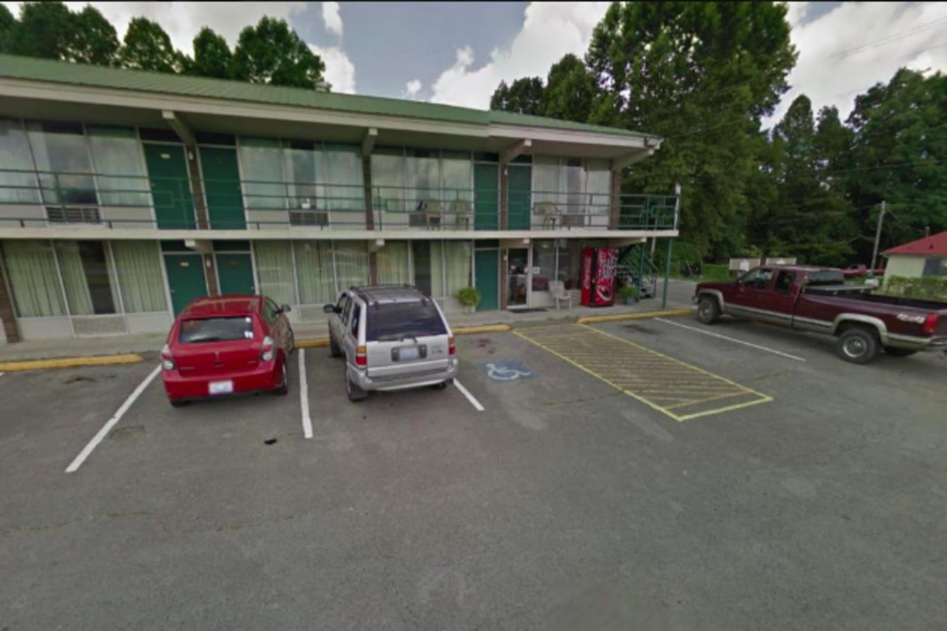 OYO Hotel Whitely City Hwy 27 KY featured exterior or lobby in Whitley City, KY — similar hotel
