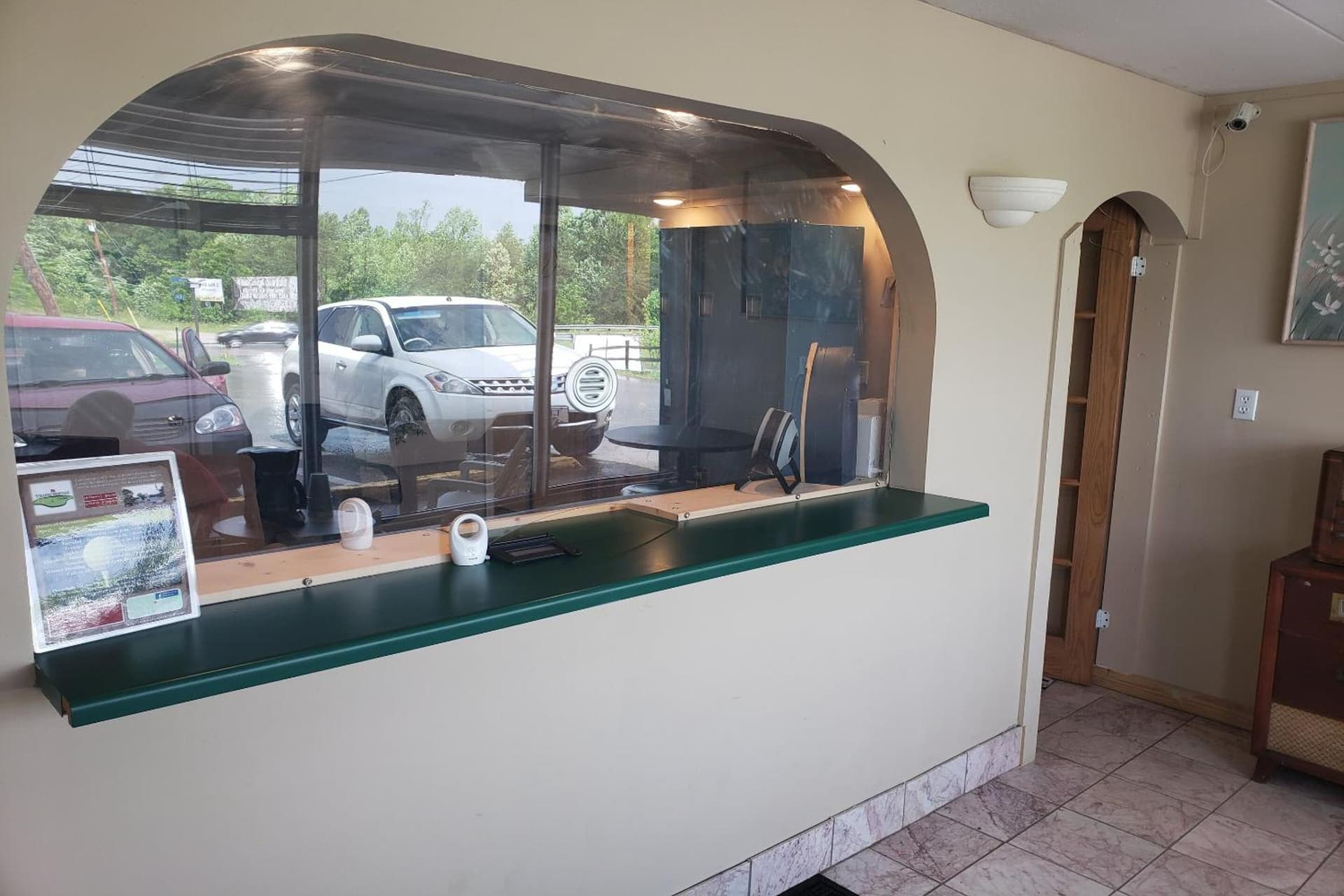 OYO Hotel Whitely City Hwy 27 KY interior in Whitley City, KY — gallery photo 2