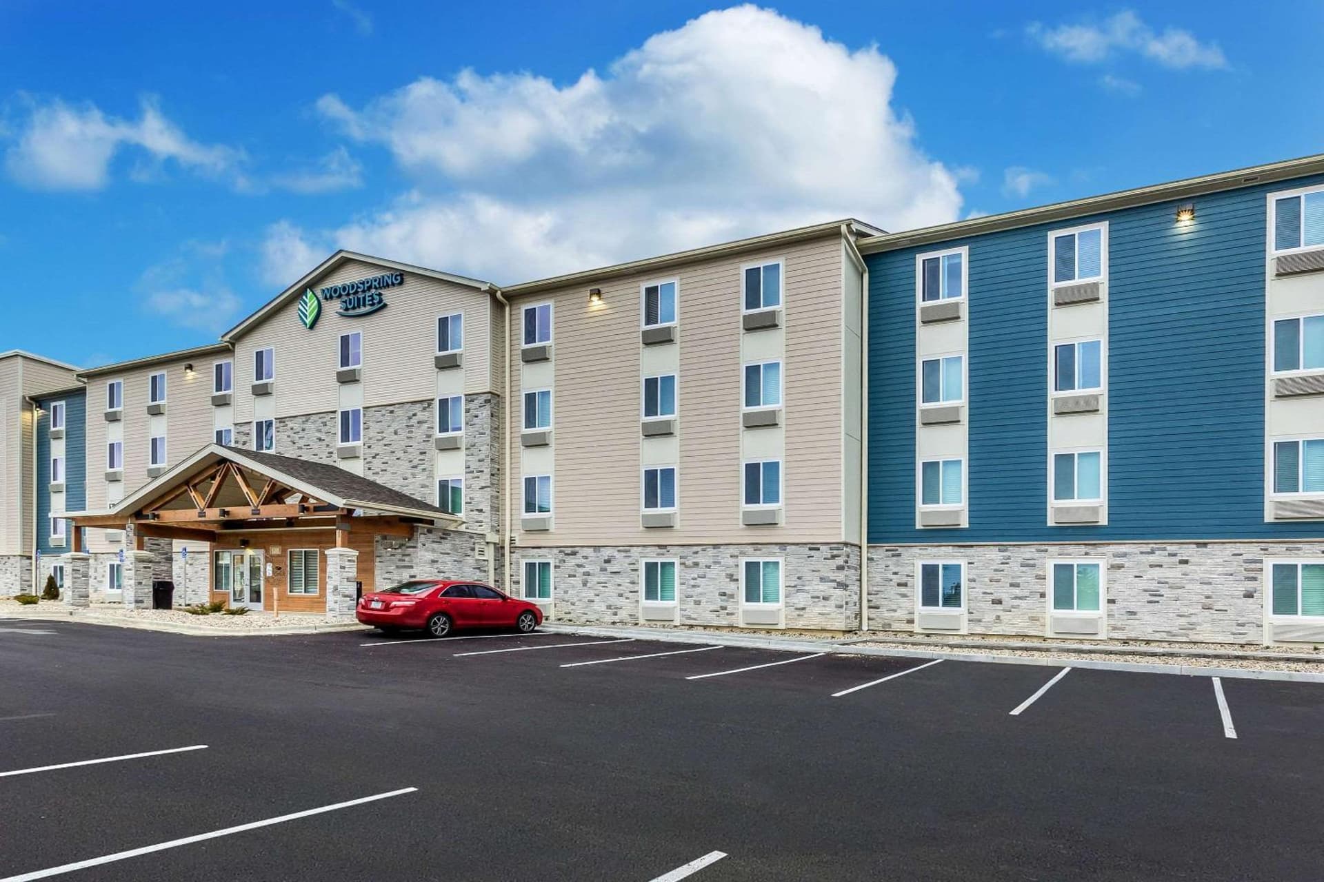 WoodSpring Suites Indianapolis Castleton interior in Indianapolis, IN — gallery photo 2