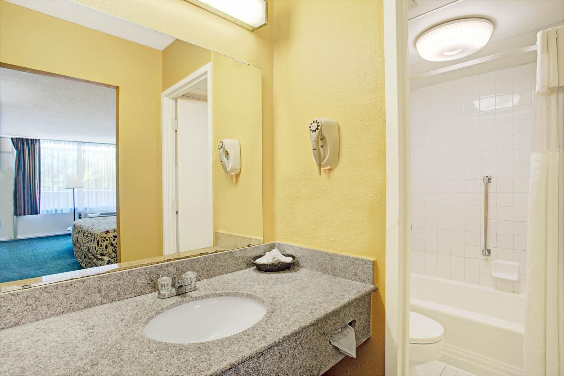 Days Inn by Wyndham Alexandria South gallery photo in Alexandria, VA — image 20